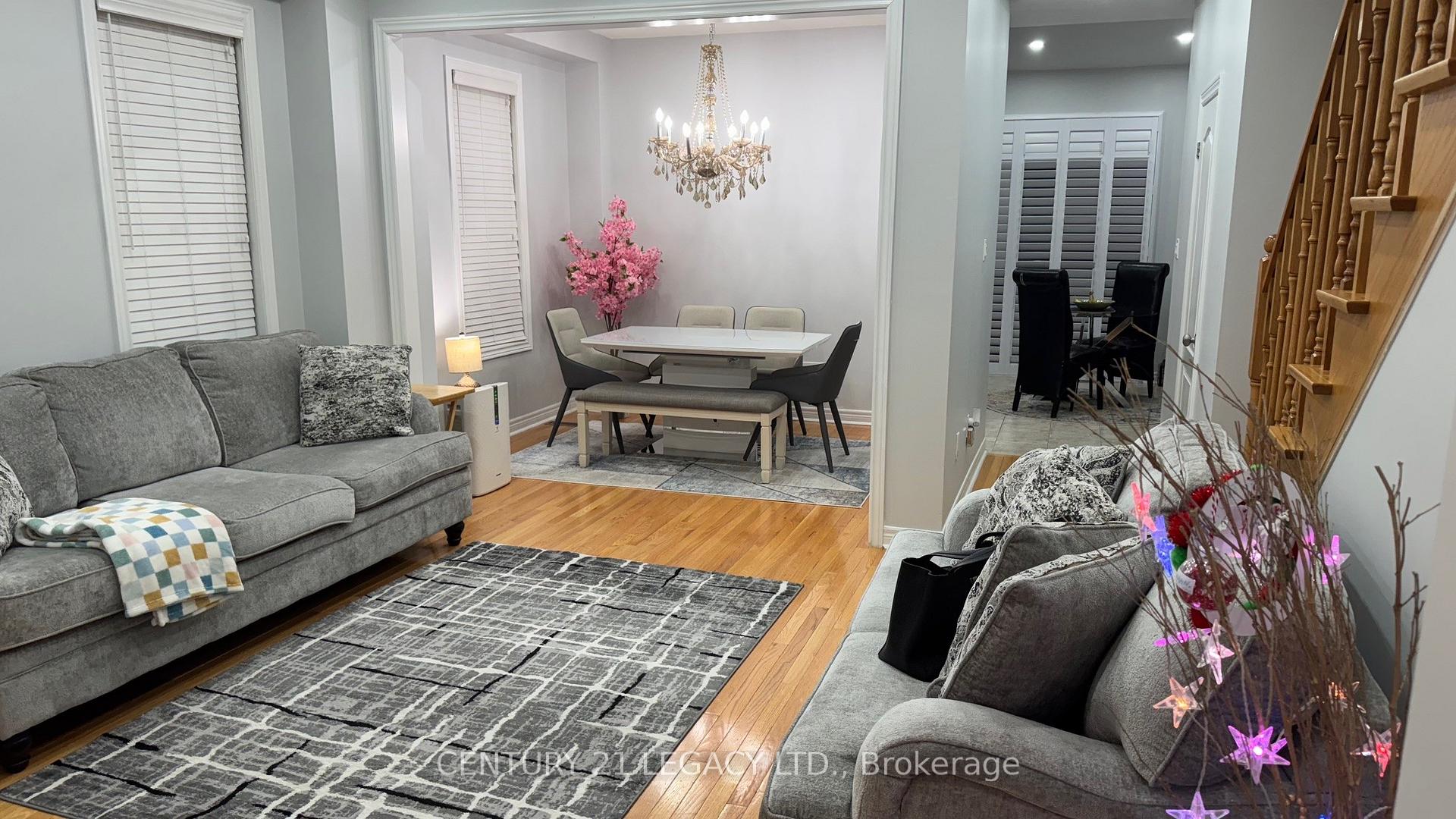 Photo 14 of 674 Coach Drive SE, Mississauga, Hurontario — HOMEH