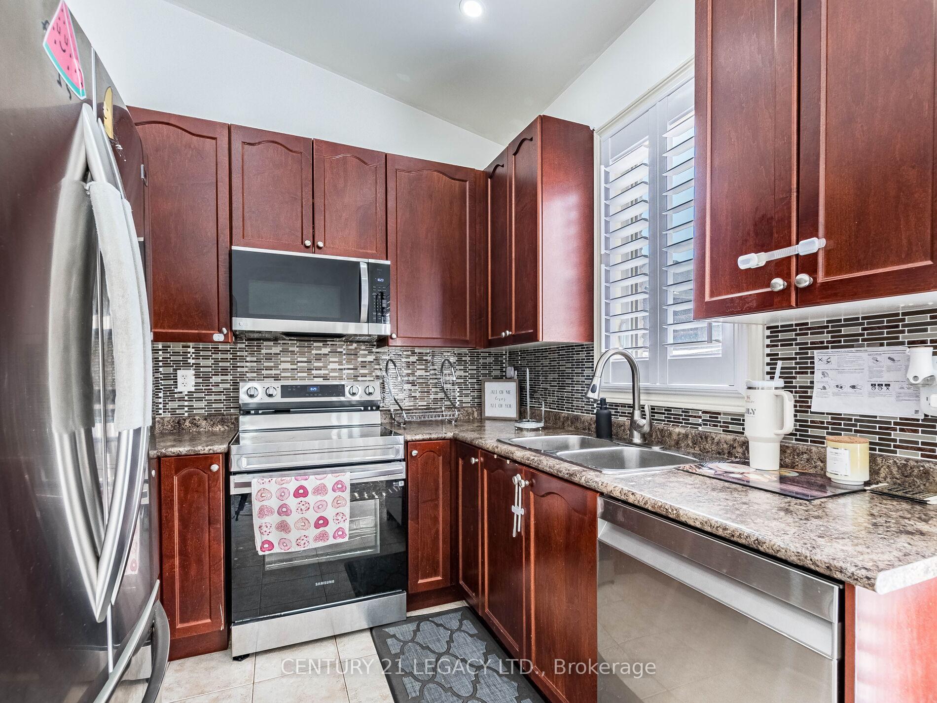 Photo 17 of 674 Coach Drive SE, Mississauga, Hurontario — HOMEH