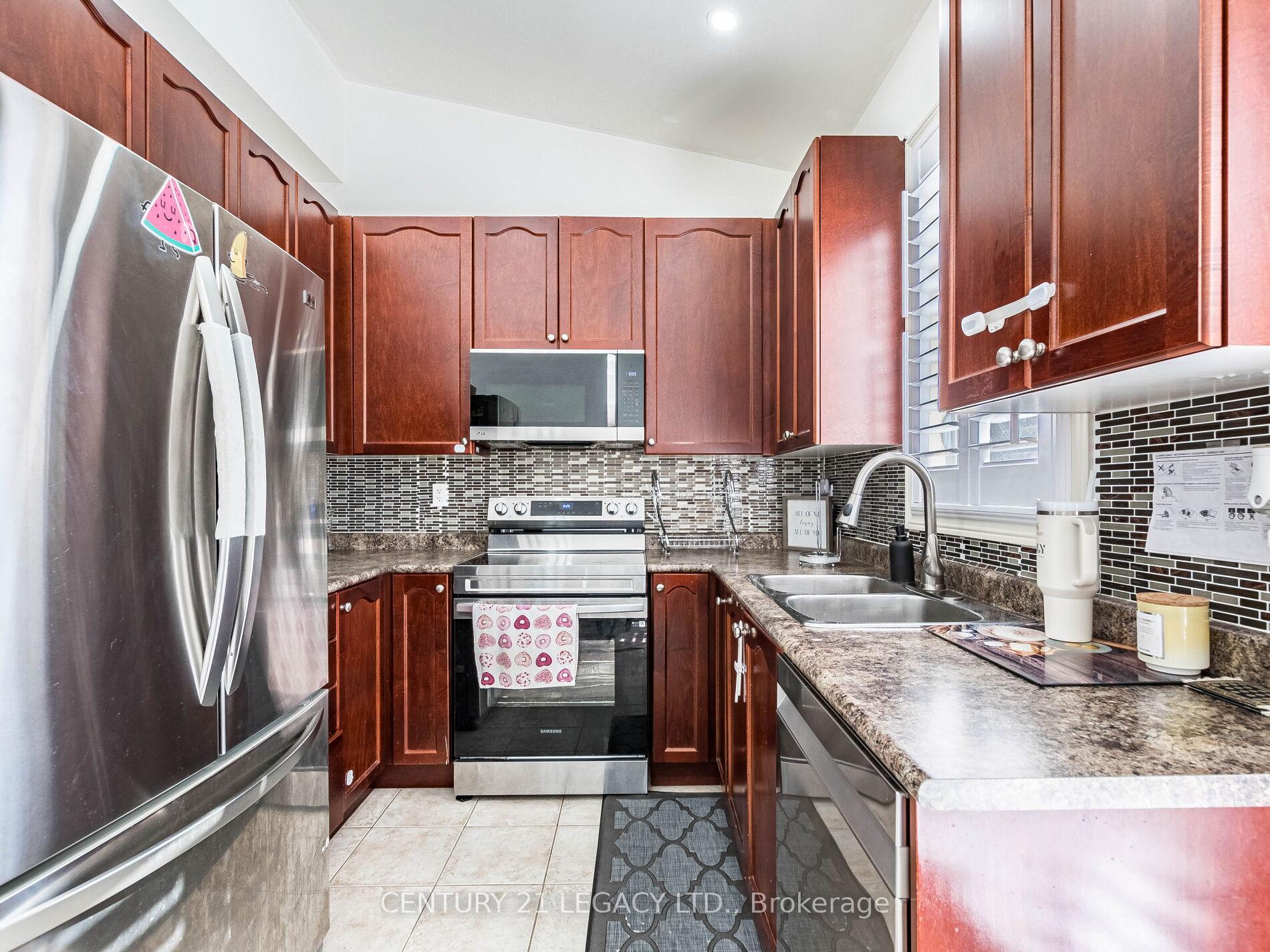 Photo 18 of 674 Coach Drive SE, Mississauga, Hurontario — HOMEH