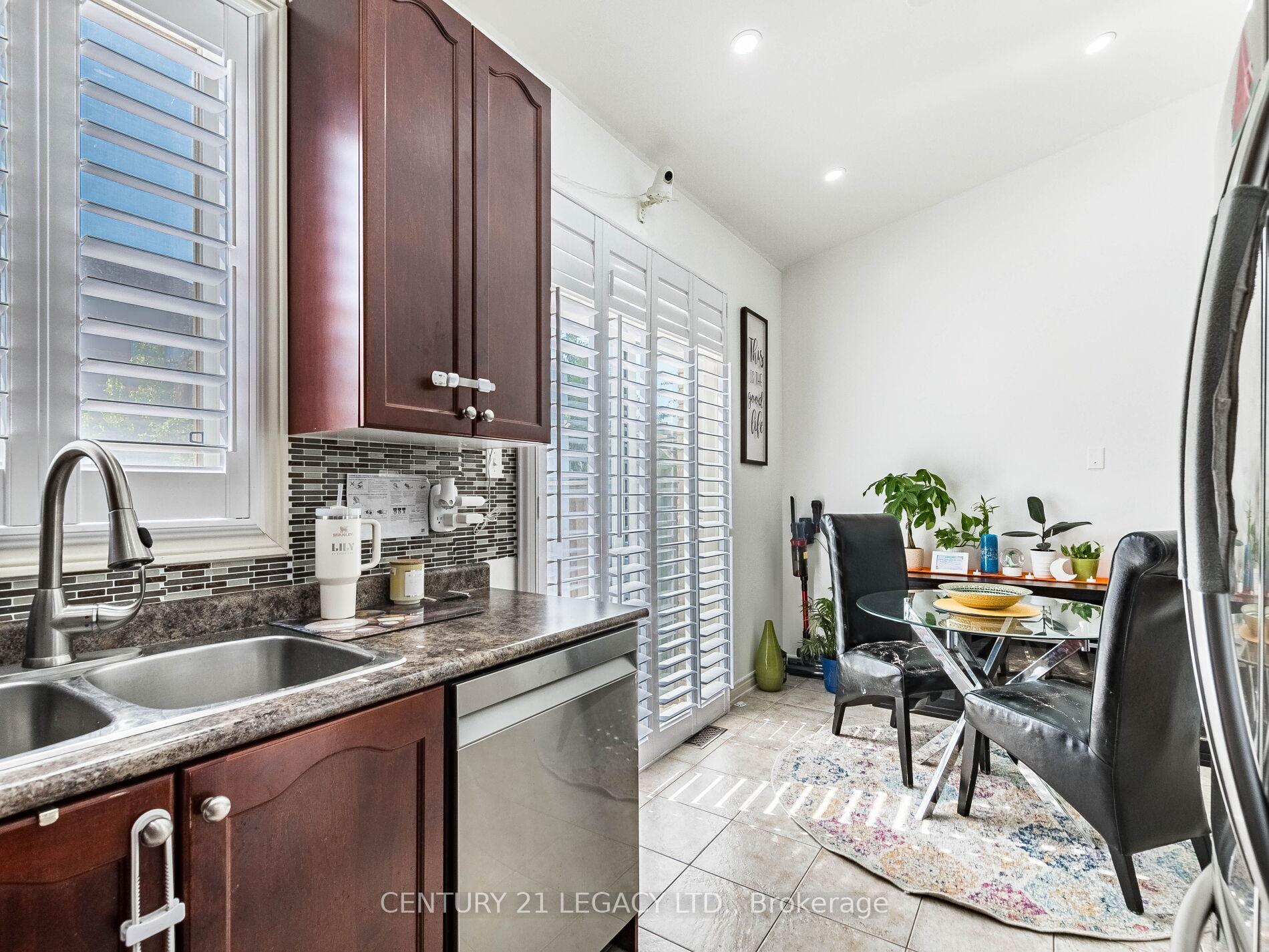 Photo 19 of 674 Coach Drive SE, Mississauga, Hurontario — HOMEH