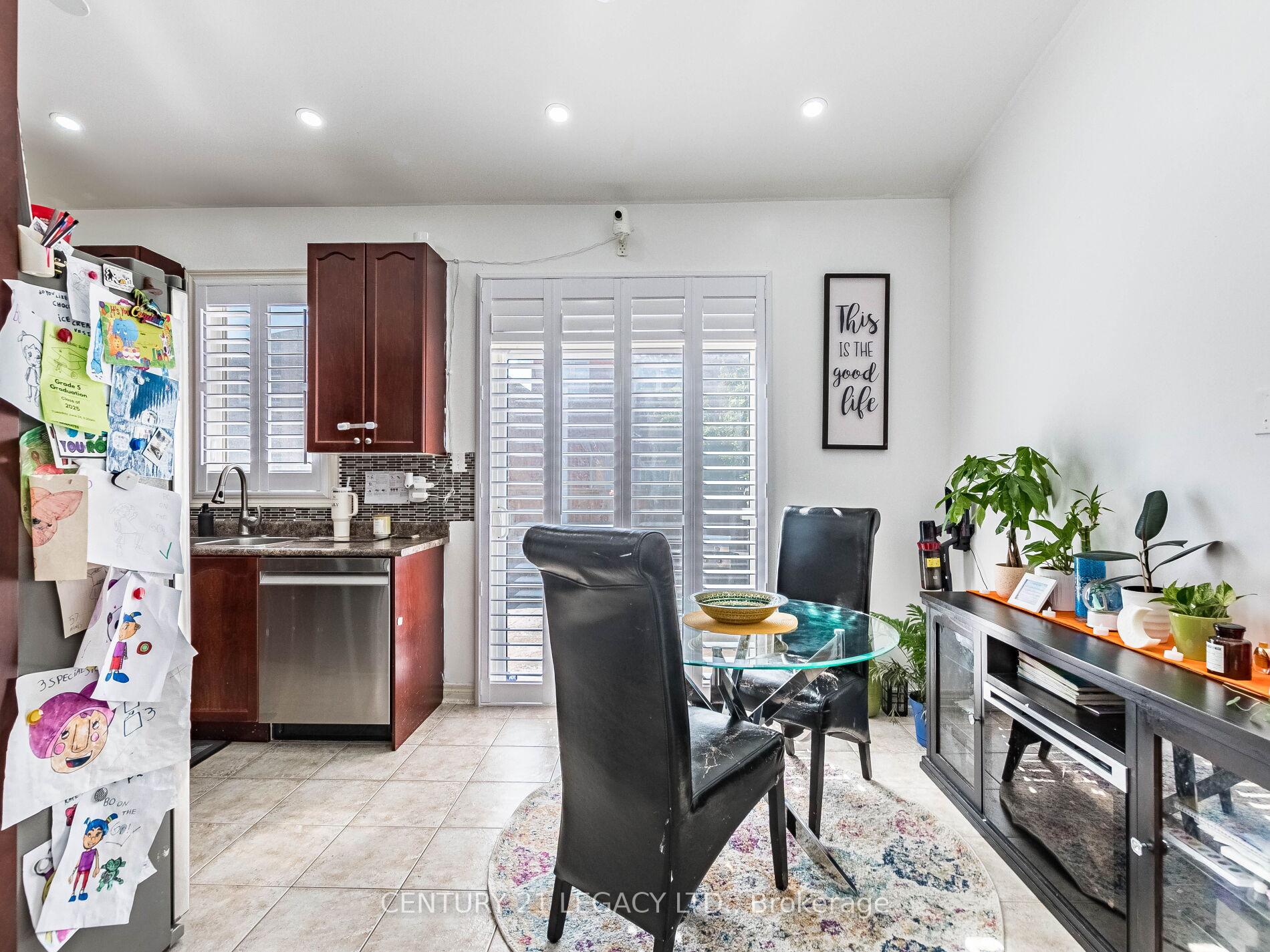 Photo 21 of 674 Coach Drive SE, Mississauga, Hurontario — HOMEH