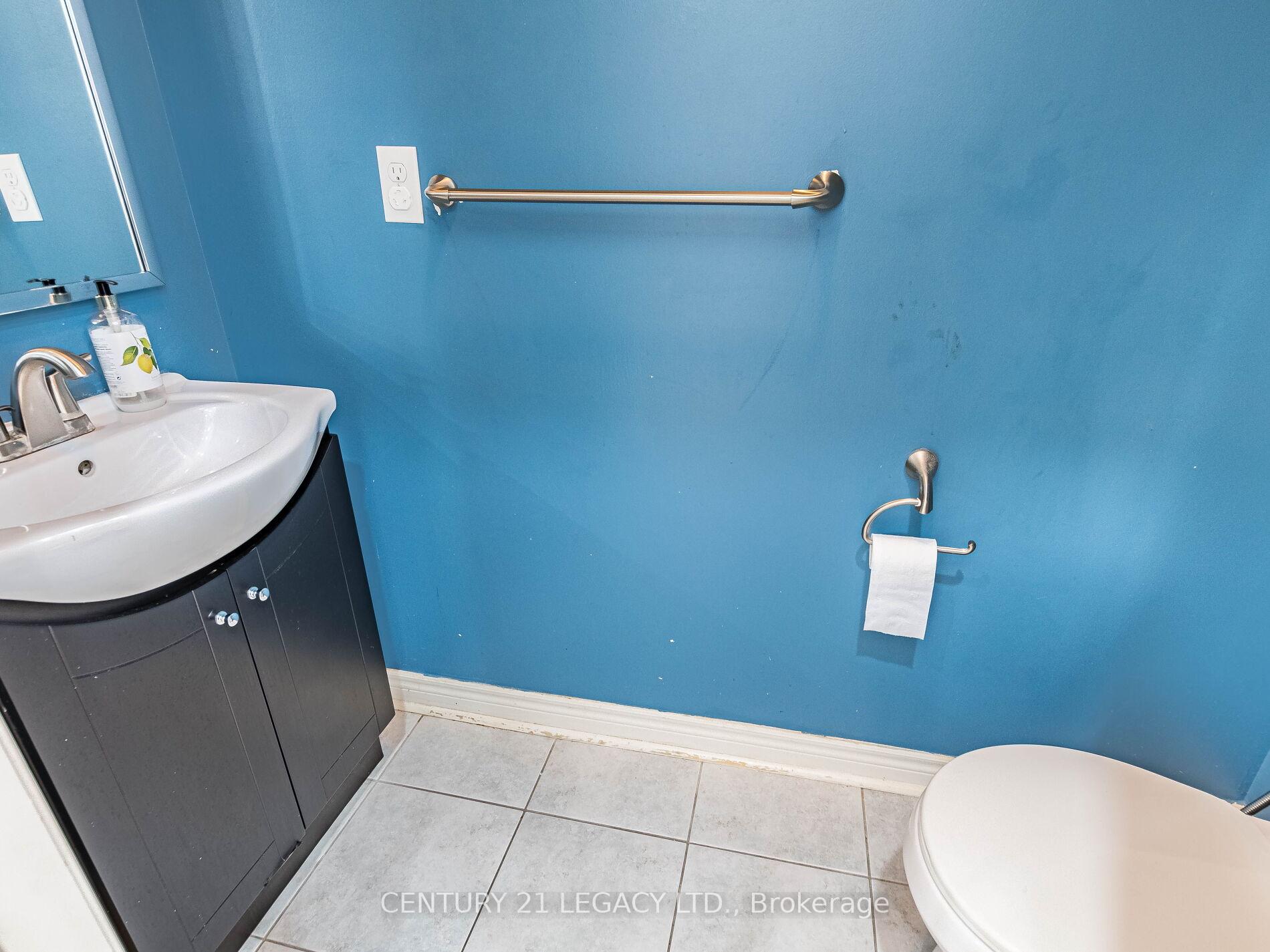 Photo 22 of 674 Coach Drive SE, Mississauga, Hurontario — HOMEH