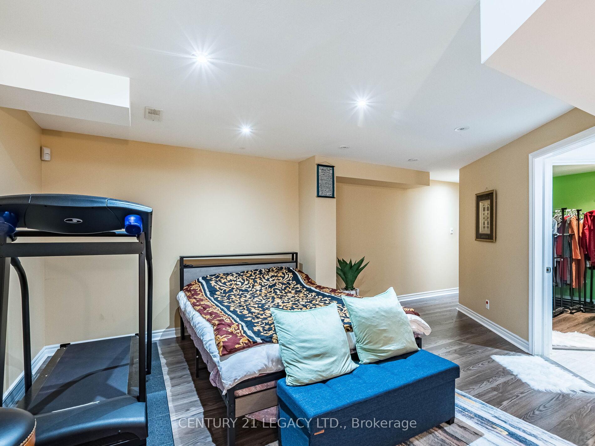 Photo 39 of 674 Coach Drive SE, Mississauga, Hurontario — HOMEH