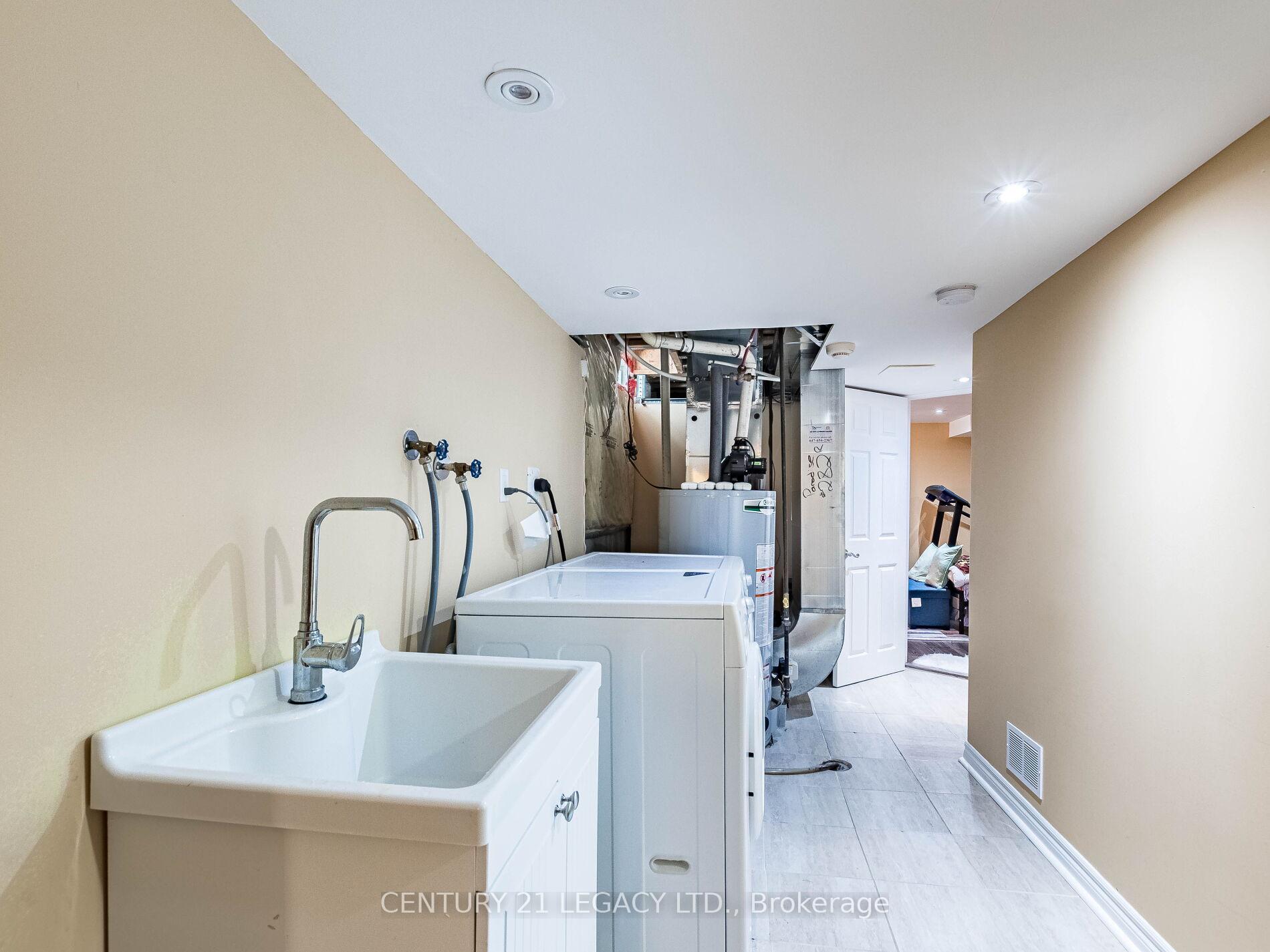 Photo 42 of 674 Coach Drive SE, Mississauga, Hurontario — HOMEH