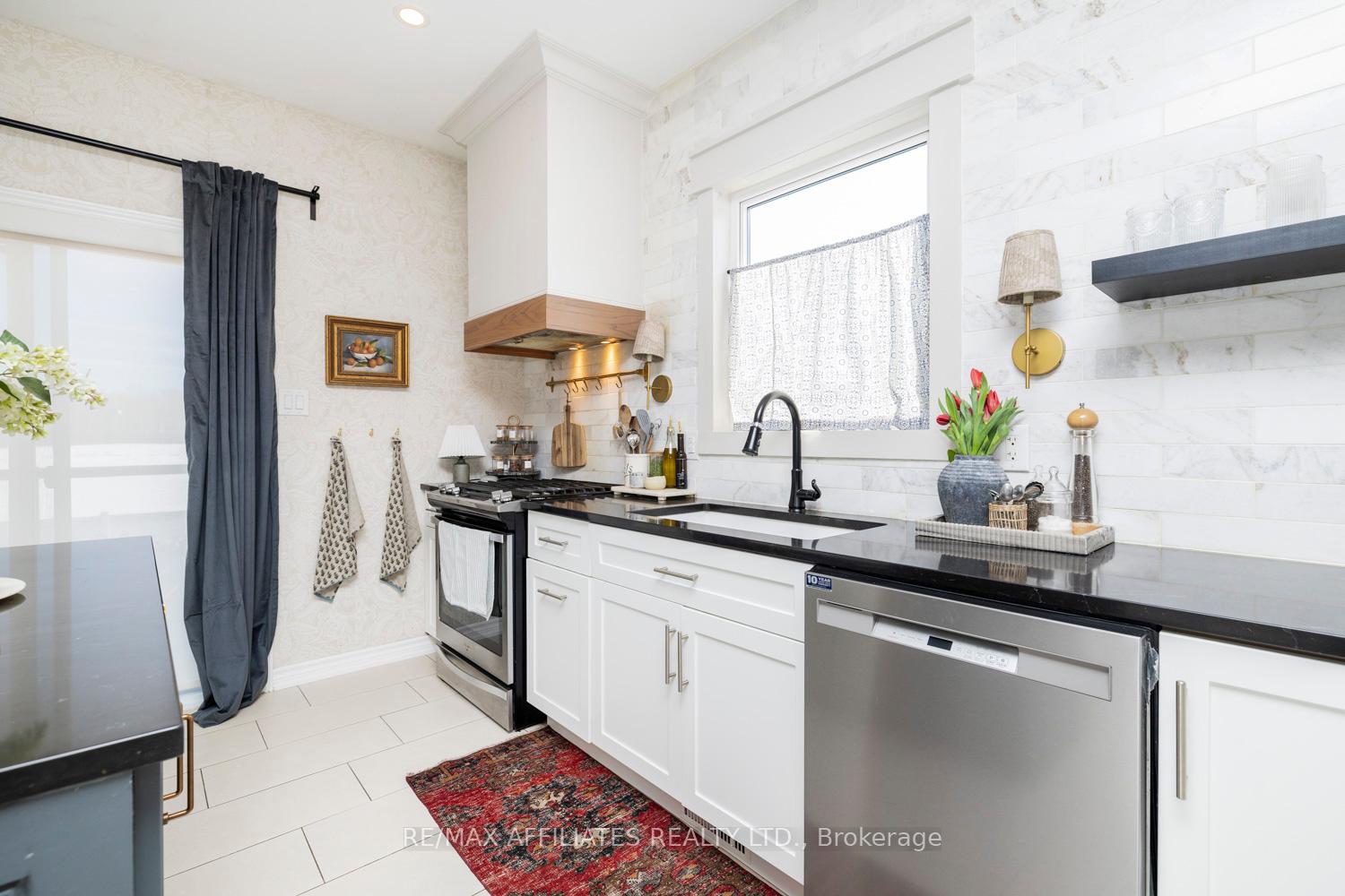 Photo 14 of 19 Senators Gate Drive, Perth — HOMEH