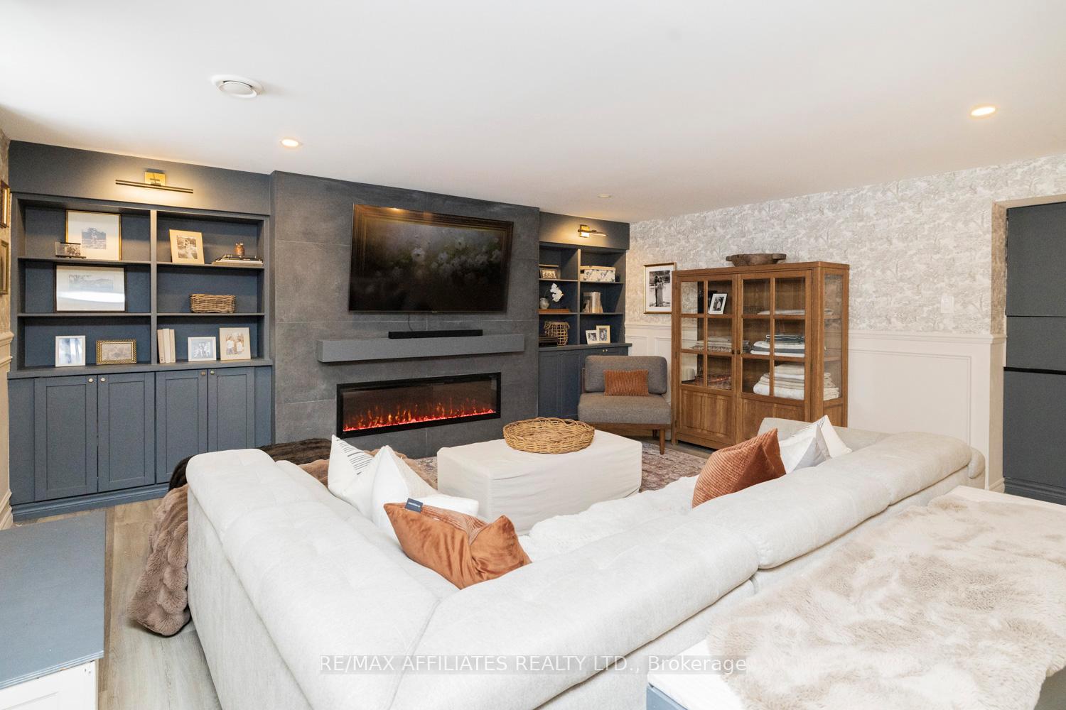 Photo 37 of 19 Senators Gate Drive, Perth — HOMEH