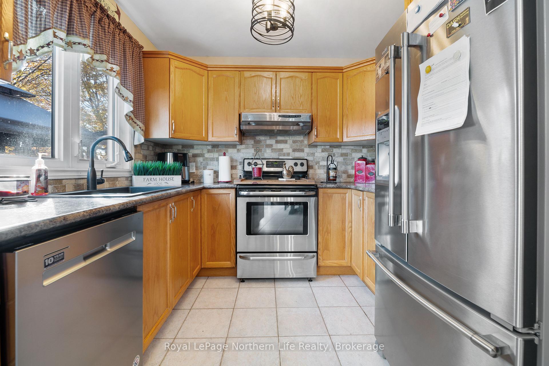 Photo 7 of 10 Mariah Street, North Bay, Ferris — HOMEH