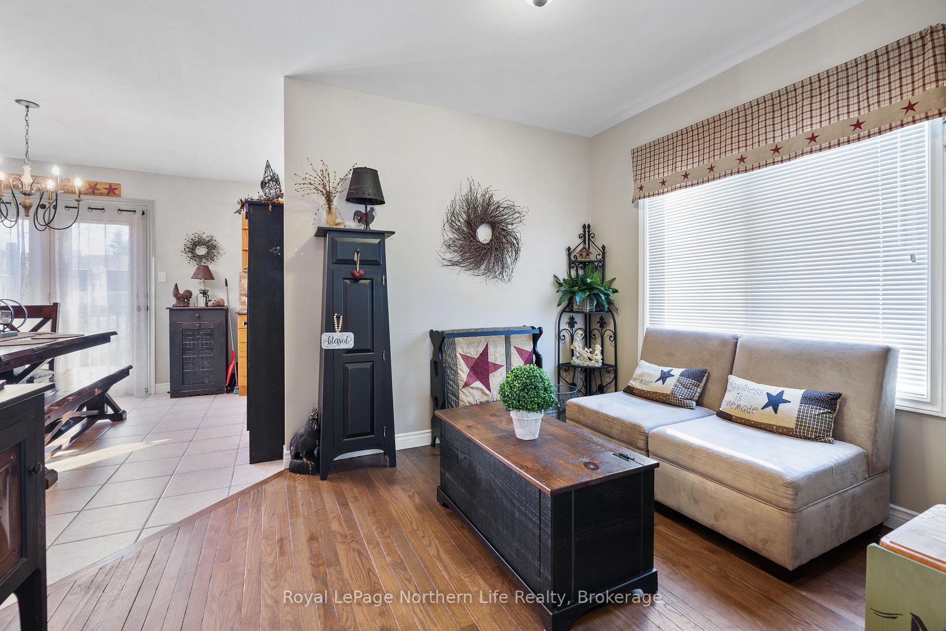Photo 12 of 10 Mariah Street, North Bay, Ferris — HOMEH