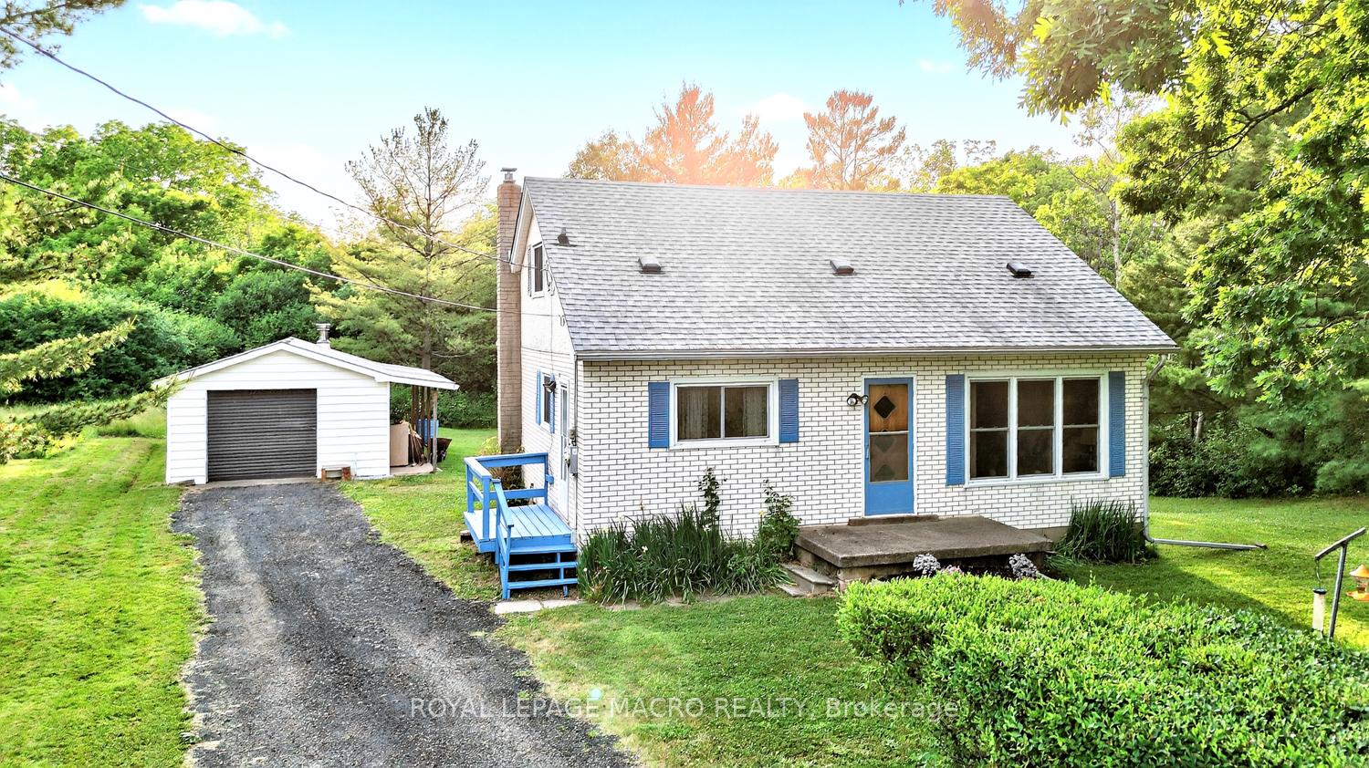 Photo 1 of 1938 Effingham Street, Pelham, North Pelham — HOMEH