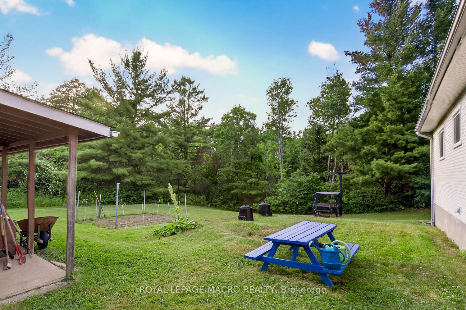 Photo 23 of 1938 Effingham Street, Pelham, North Pelham — HOMEH