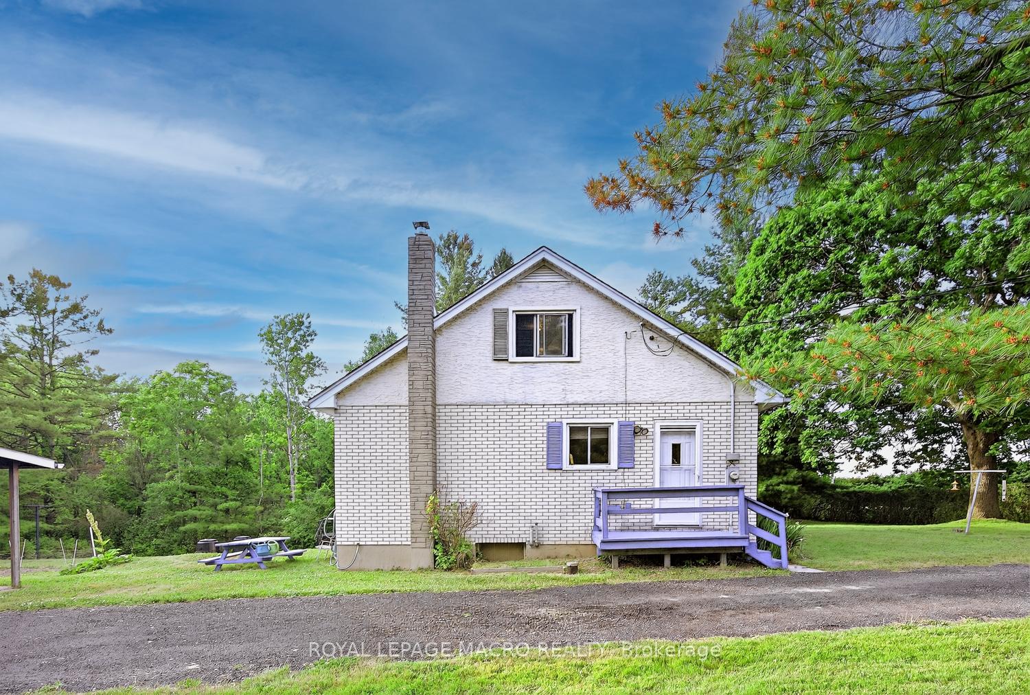 Photo 24 of 1938 Effingham Street, Pelham, North Pelham — HOMEH
