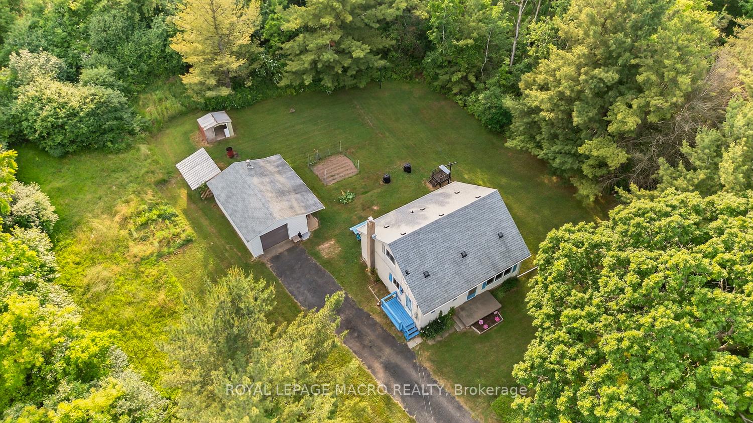 Photo 30 of 1938 Effingham Street, Pelham, North Pelham — HOMEH