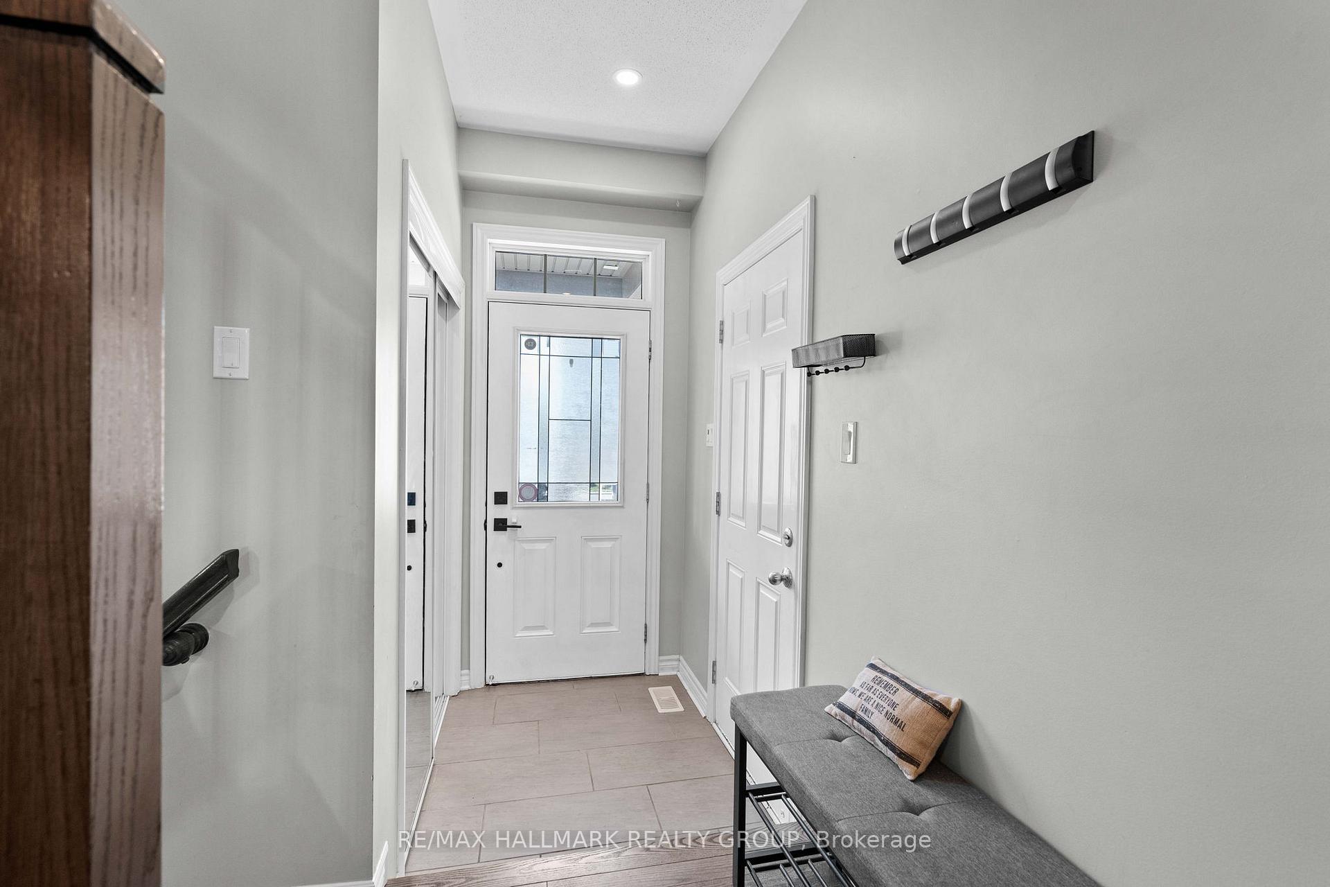 Photo 3 of 115 Sunshine Crescent, Ottawa, Notting Hill/Summerside — HOMEH