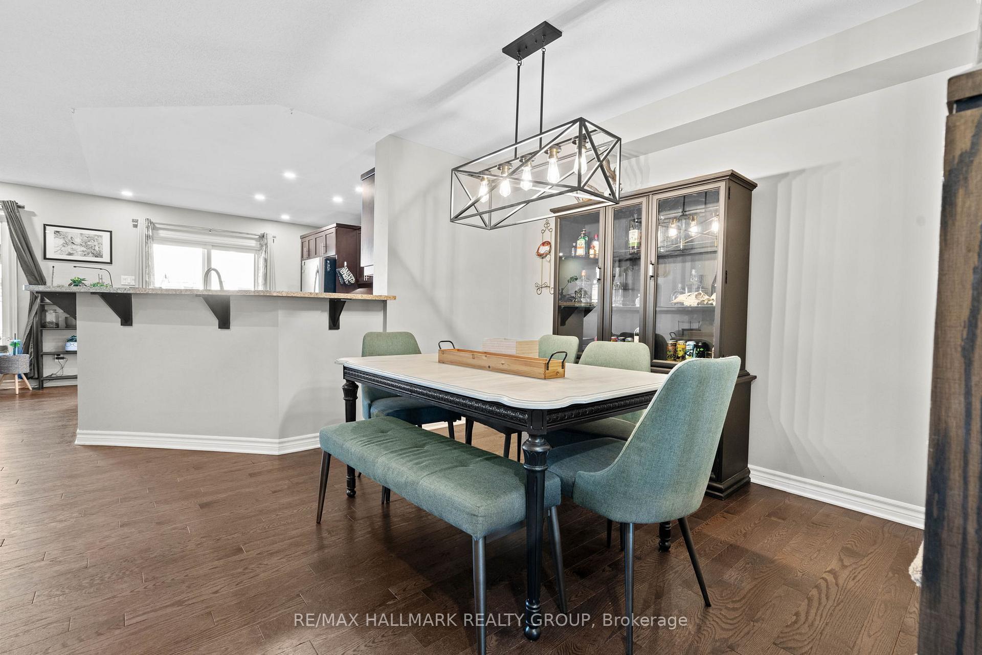 Photo 4 of 115 Sunshine Crescent, Ottawa, Notting Hill/Summerside — HOMEH