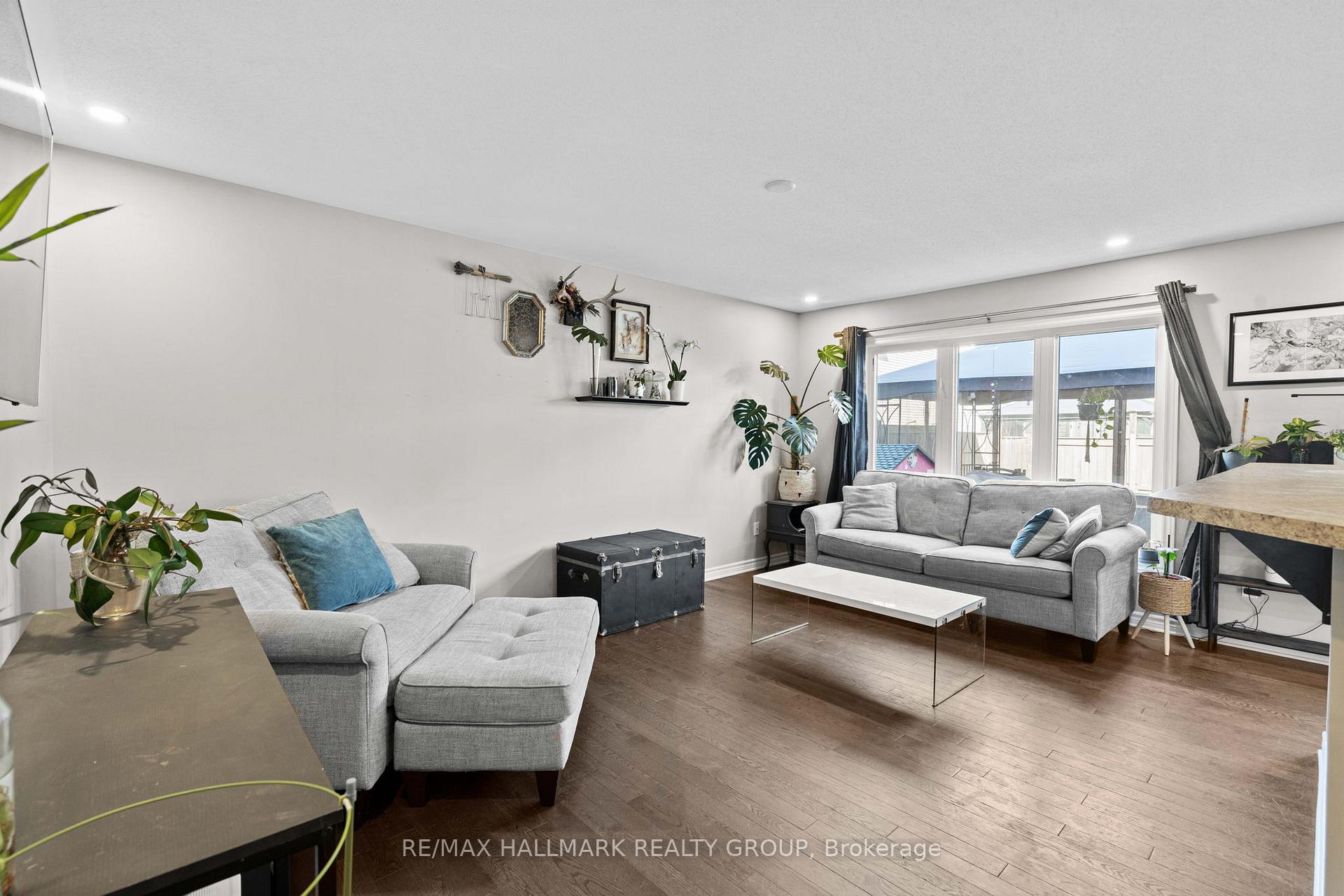 Photo 6 of 115 Sunshine Crescent, Ottawa, Notting Hill/Summerside — HOMEH
