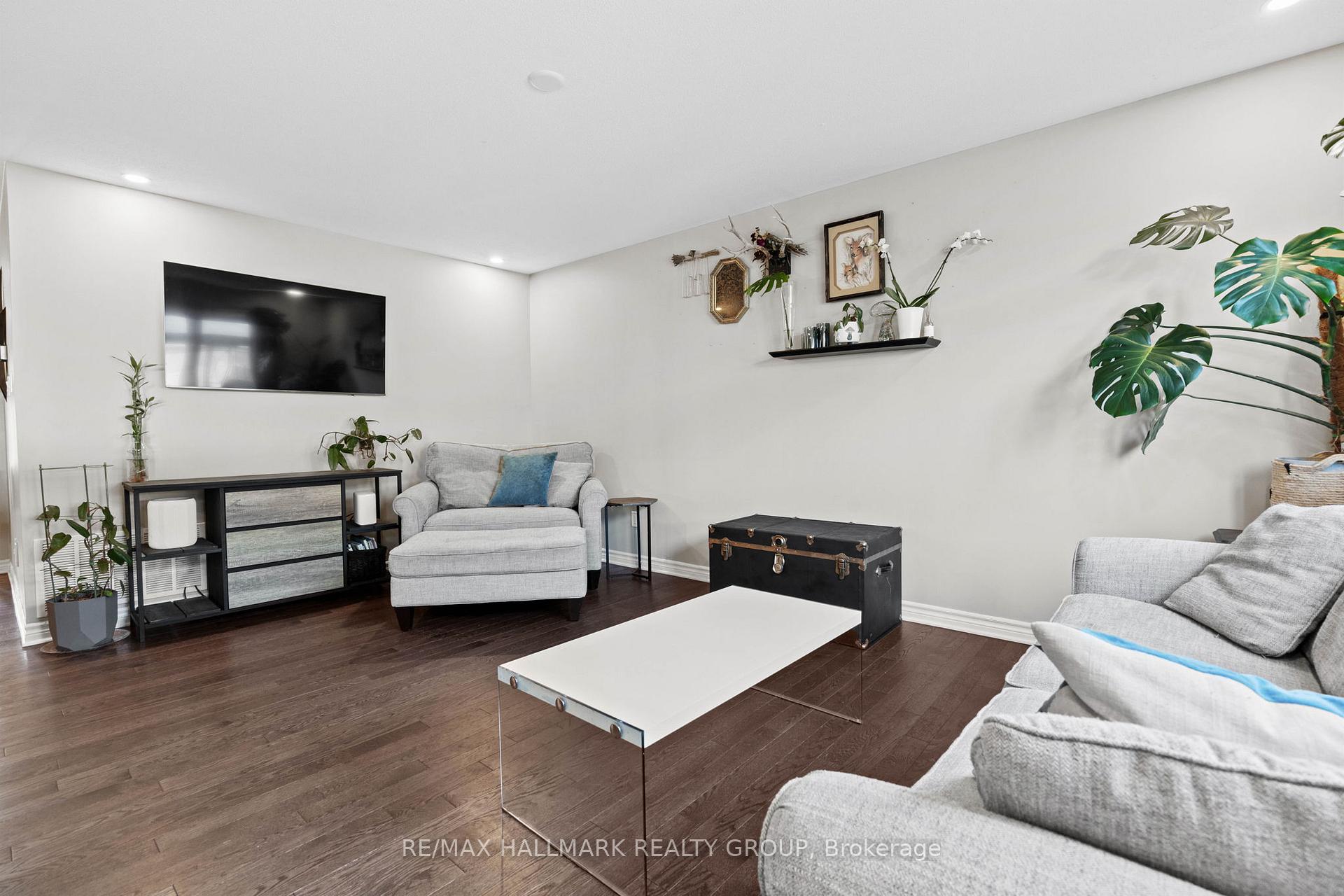 Photo 7 of 115 Sunshine Crescent, Ottawa, Notting Hill/Summerside — HOMEH
