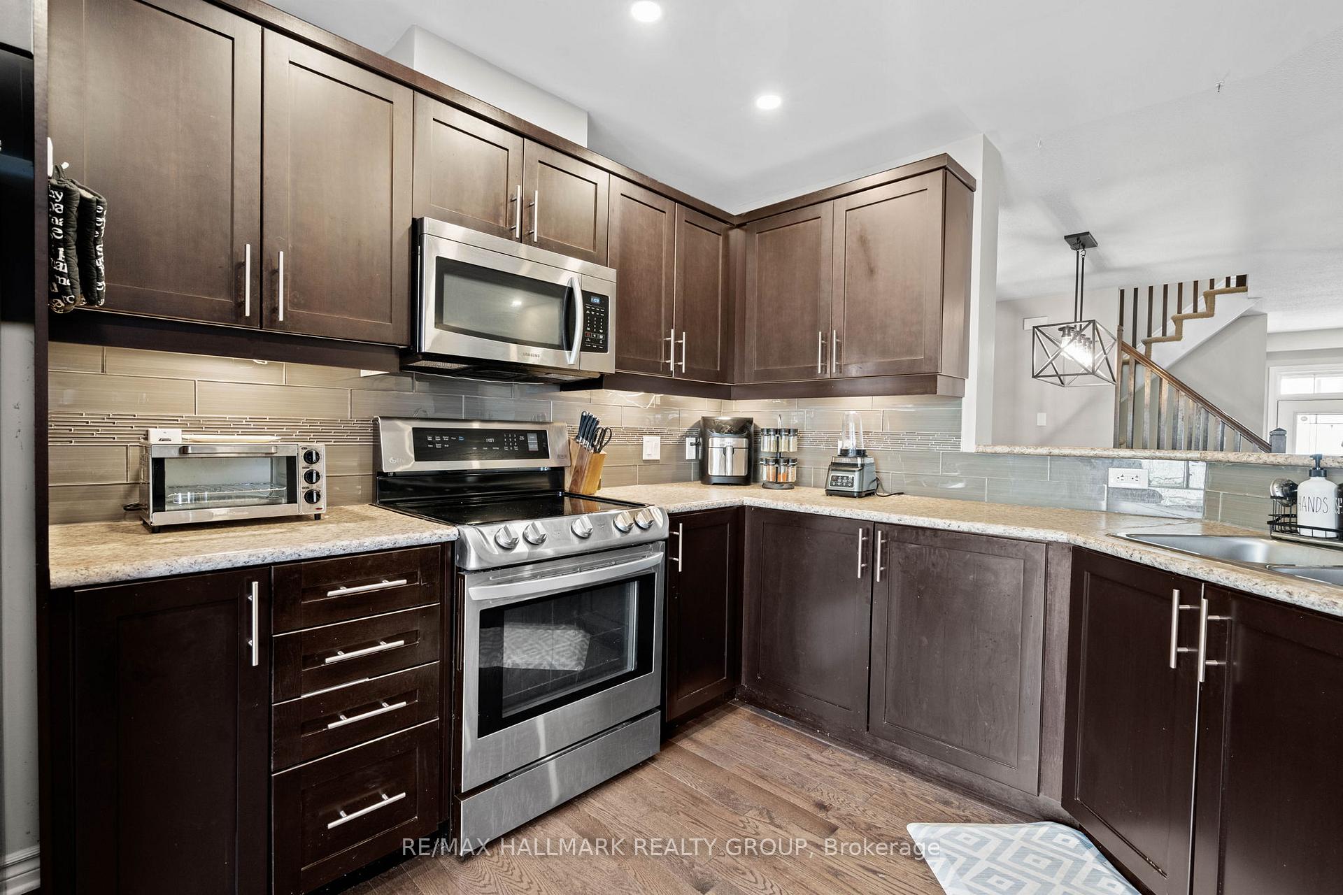 Photo 11 of 115 Sunshine Crescent, Ottawa, Notting Hill/Summerside — HOMEH