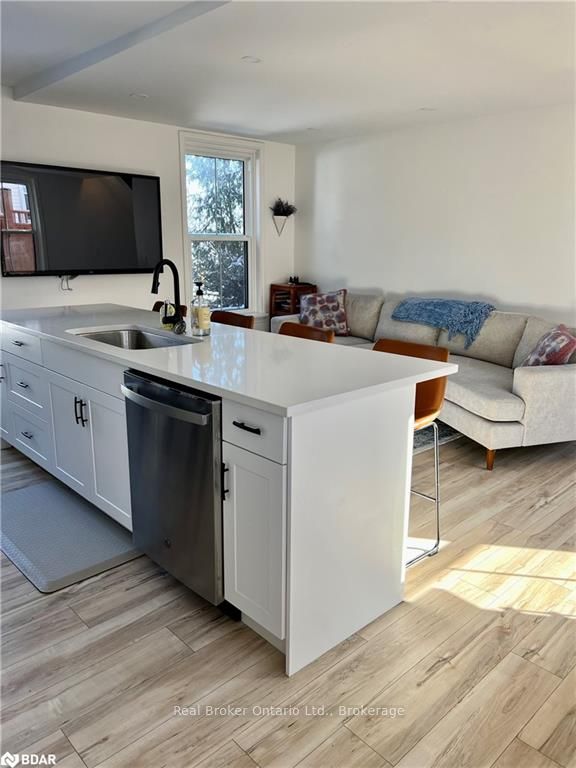 Photo 5 of 138 Tecumseth Street, Orillia — HOMEH