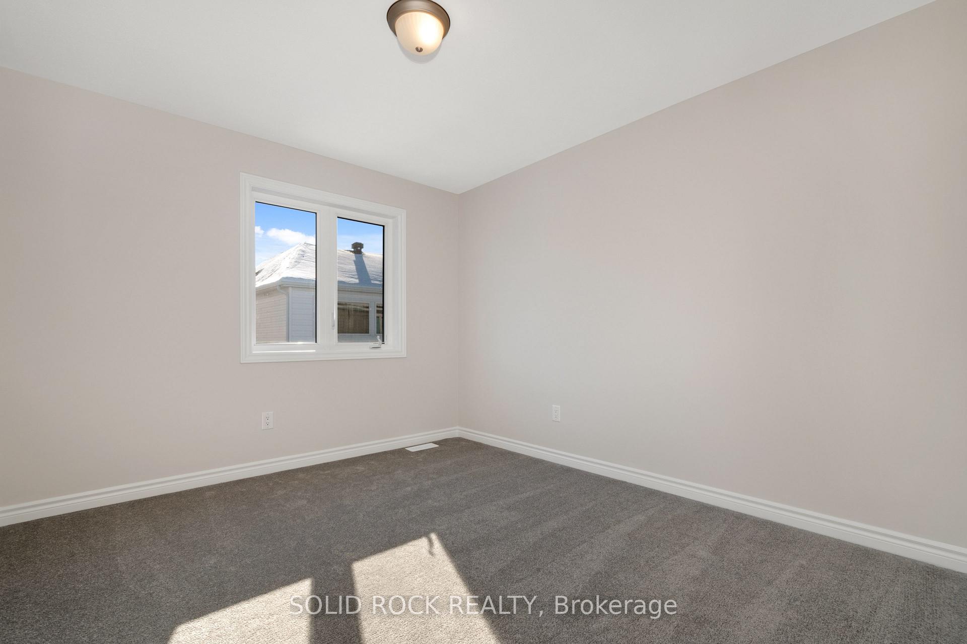Photo 15 of 930 Lesage Way S, Ottawa, Chapel Hill South - Orleans Village — HOMEH