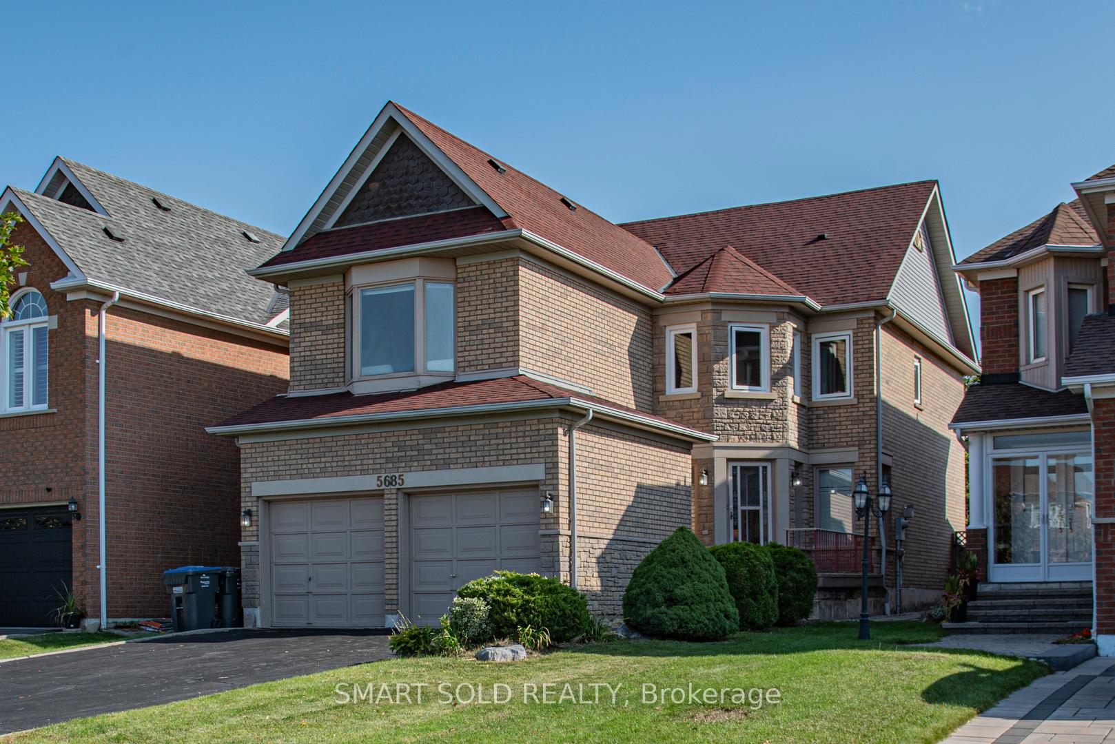 Front of 5685 Bell Harbour Drive
