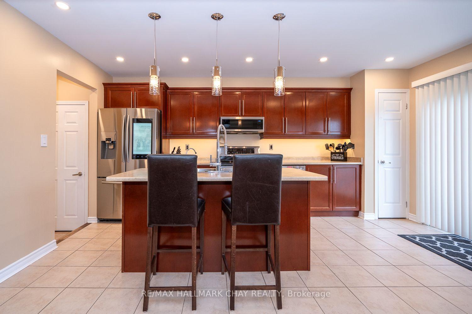 Photo 12 of 17 Riley Road, New Tecumseth, Alliston — HOMEH