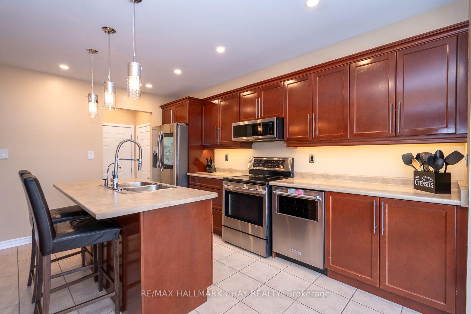 Photo 18 of 17 Riley Road, New Tecumseth, Alliston — HOMEH