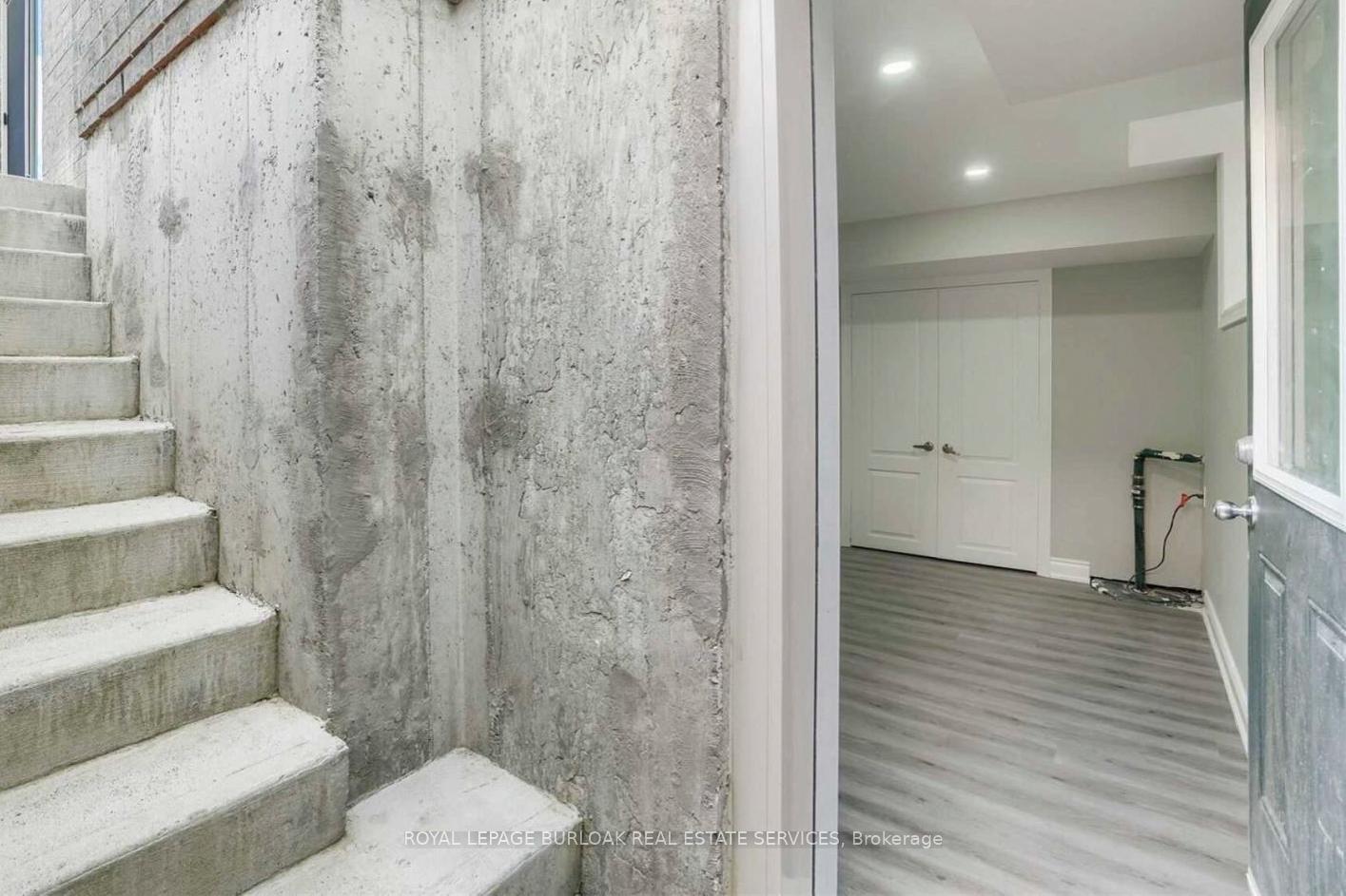 Photo 2 of Unit B, 1529 Devine Point, Milton, Ford — HOMEH