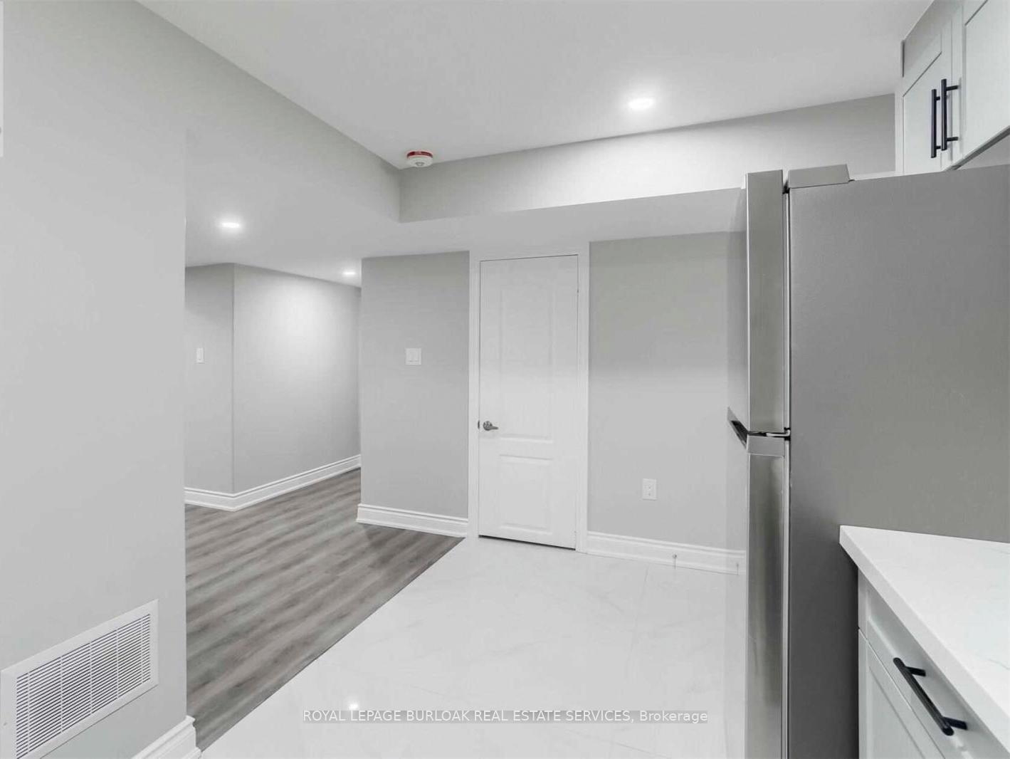 Photo 8 of Unit B, 1529 Devine Point, Milton, Ford — HOMEH