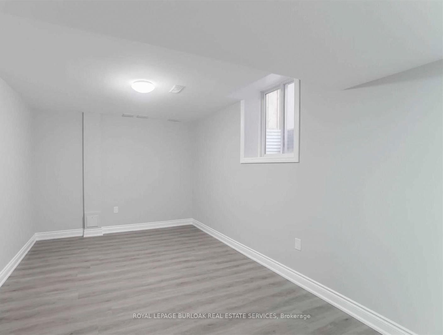 Photo 10 of Unit B, 1529 Devine Point, Milton, Ford — HOMEH