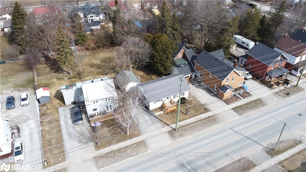 Front of 320 Mississaga Street W