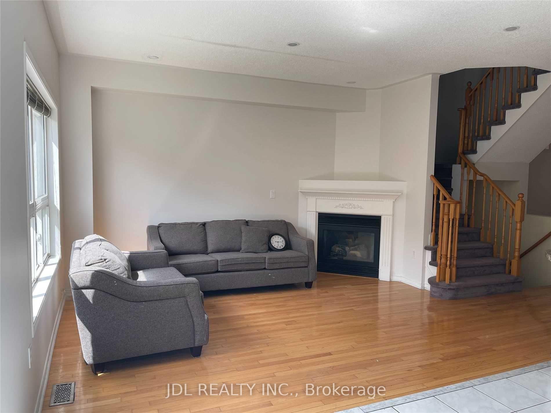 Photo 2 of 100 Orchard Hill Boulevard, Markham, Berczy — HOMEH