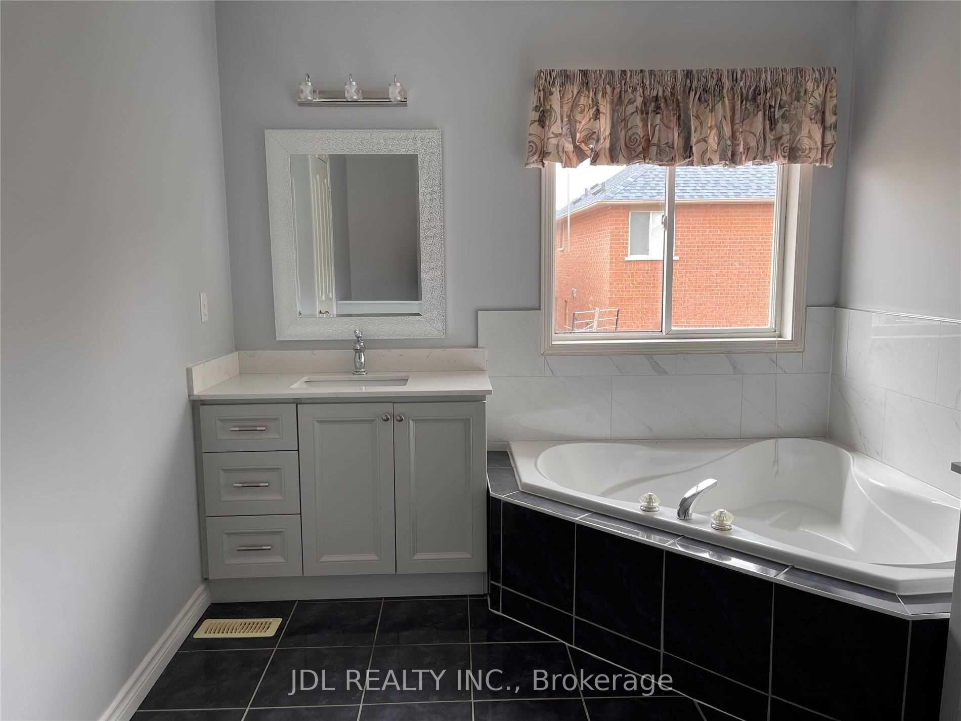 Photo 16 of 100 Orchard Hill Boulevard, Markham, Berczy — HOMEH