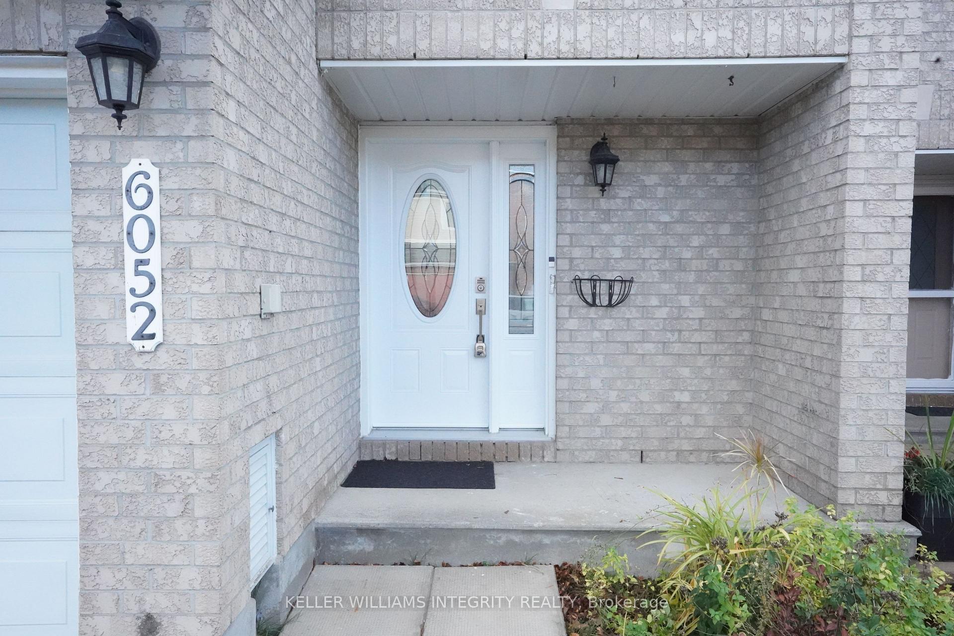 Photo 2 of 6052 Pineglade Crescent, Ottawa, Chapel Hill South - Orleans Village — HOMEH