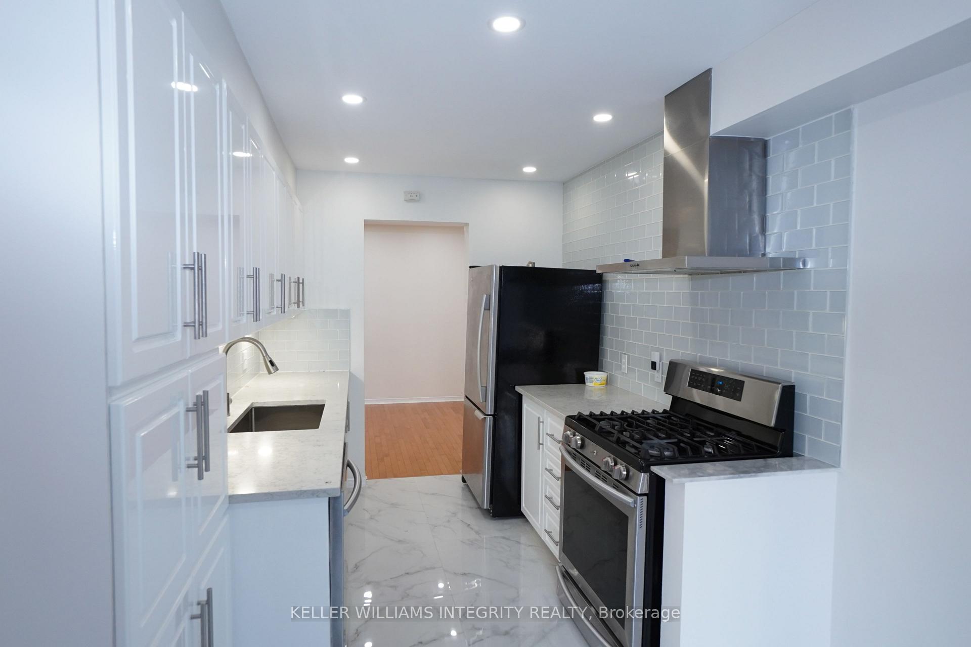 Photo 8 of 6052 Pineglade Crescent, Ottawa, Chapel Hill South - Orleans Village — HOMEH