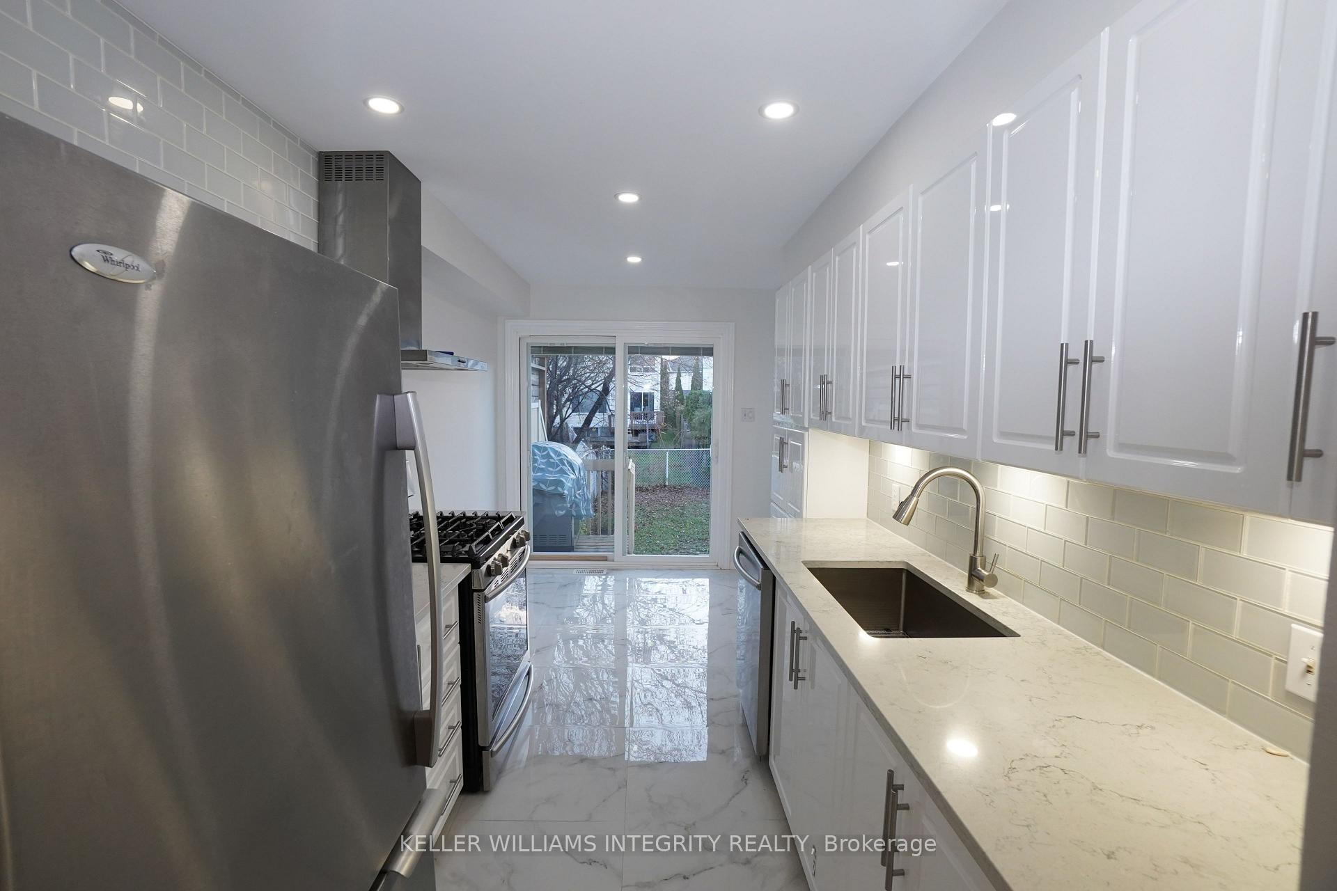 Photo 9 of 6052 Pineglade Crescent, Ottawa, Chapel Hill South - Orleans Village — HOMEH