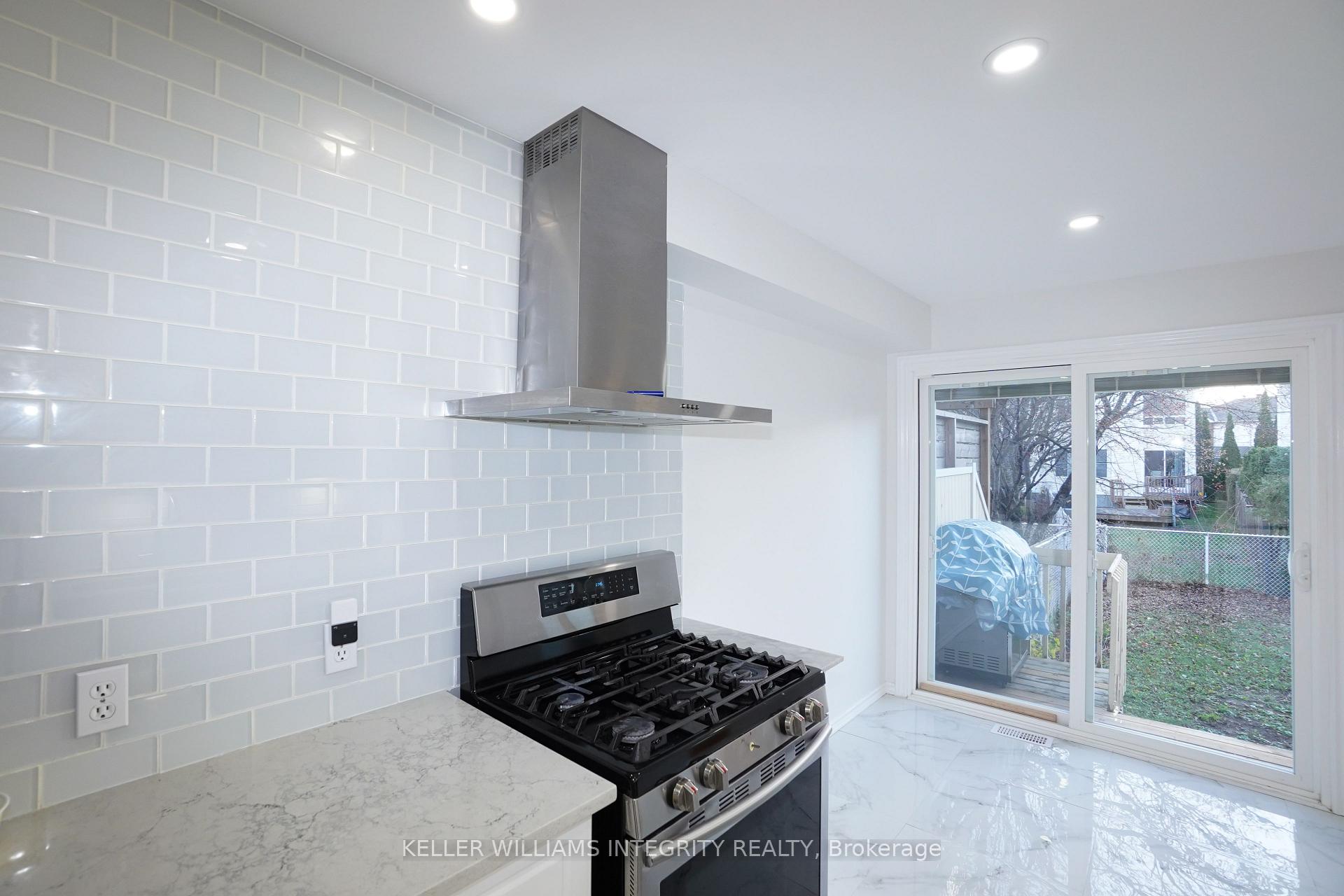 Photo 10 of 6052 Pineglade Crescent, Ottawa, Chapel Hill South - Orleans Village — HOMEH