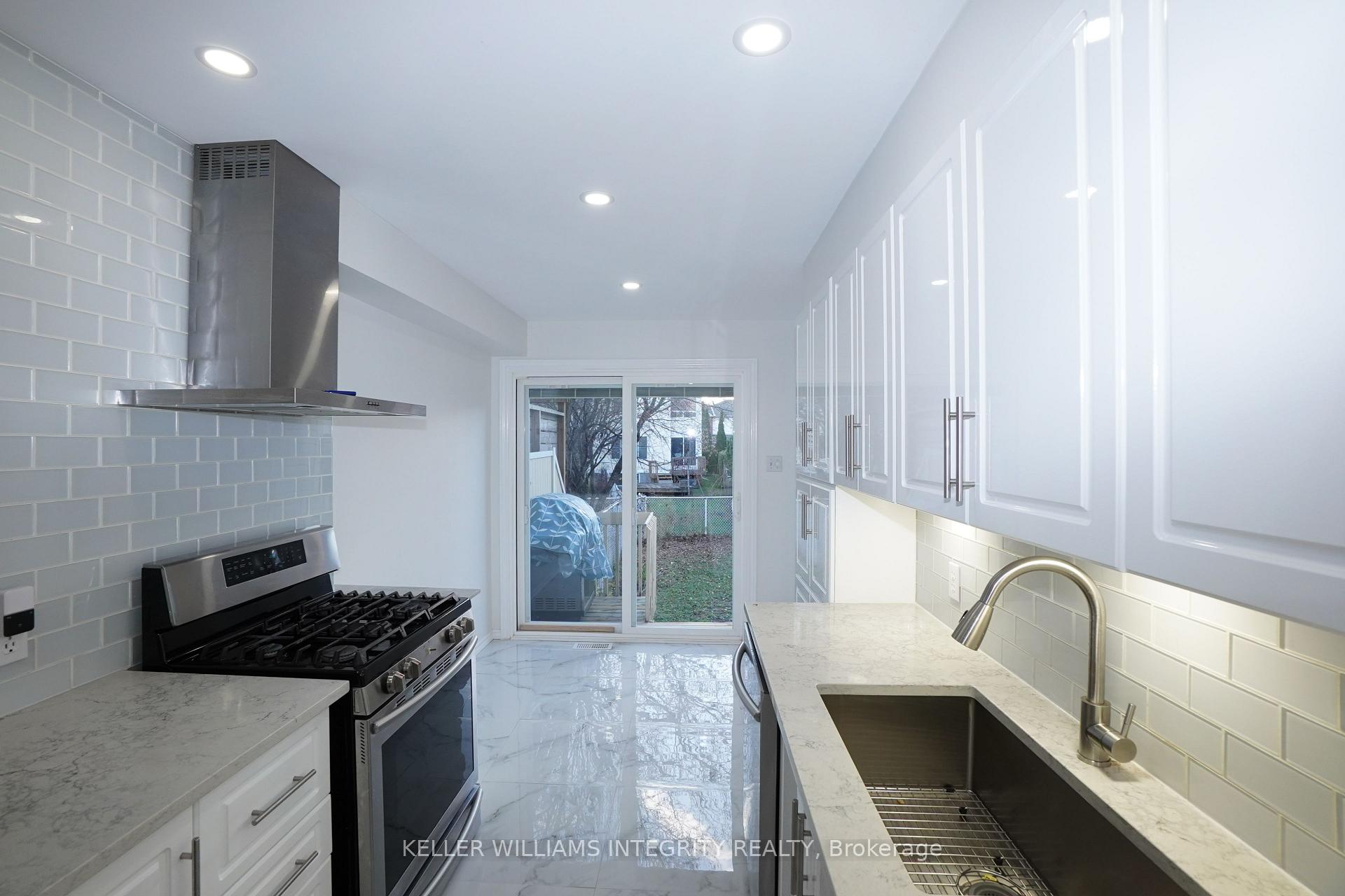Photo 11 of 6052 Pineglade Crescent, Ottawa, Chapel Hill South - Orleans Village — HOMEH