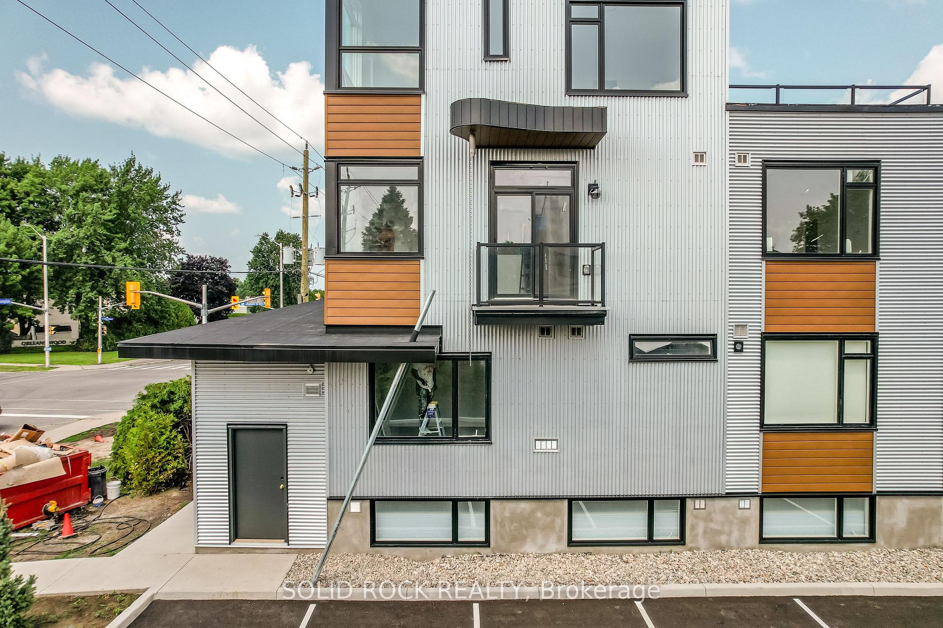 Photo 3 of Unit Unit 3 The Footprint, 845 Champlain Street, Ottawa, Chatelaine Village — HOMEH