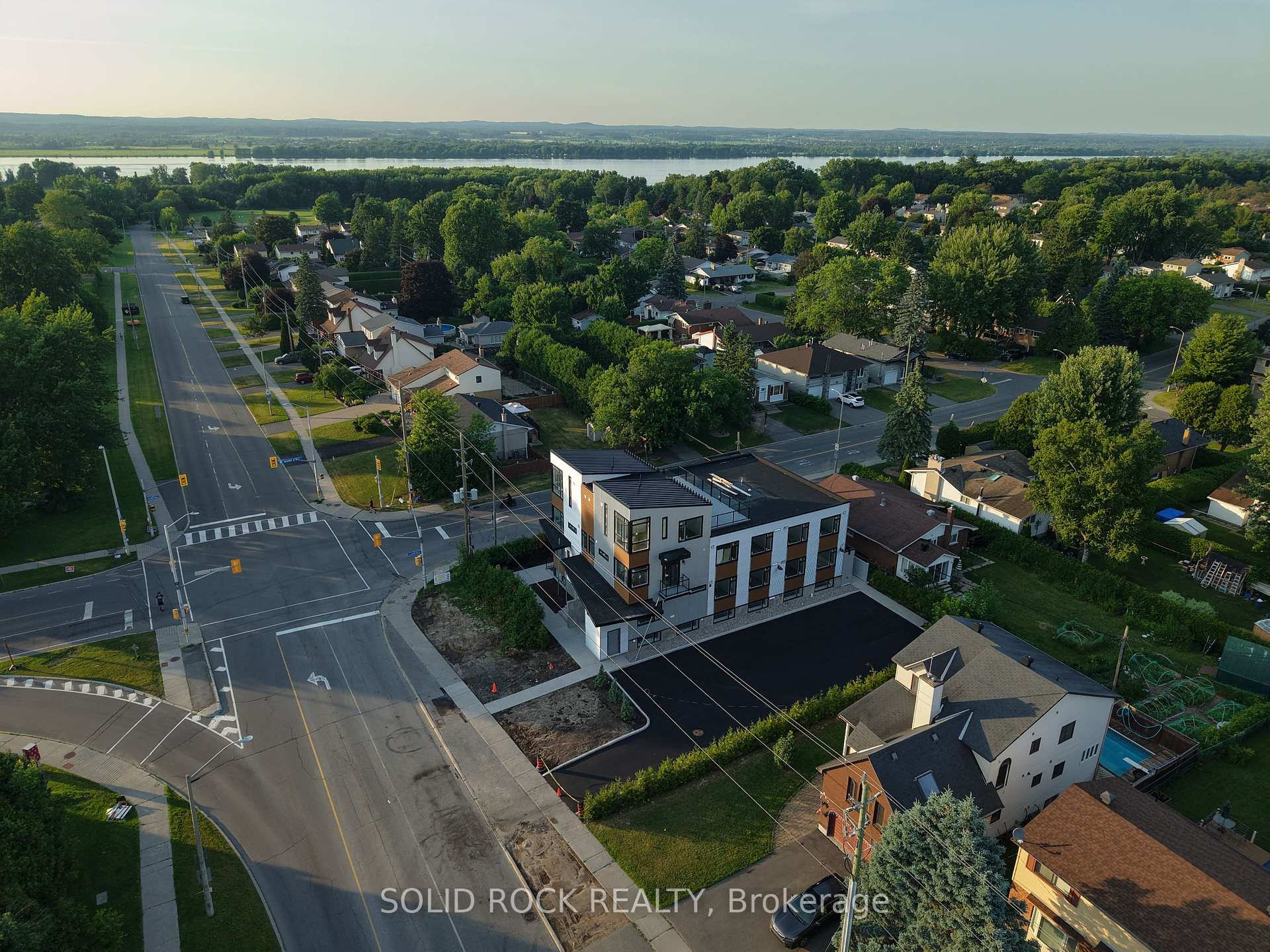 Photo 12 of Unit Unit 3 The Footprint, 845 Champlain Street, Ottawa, Chatelaine Village — HOMEH