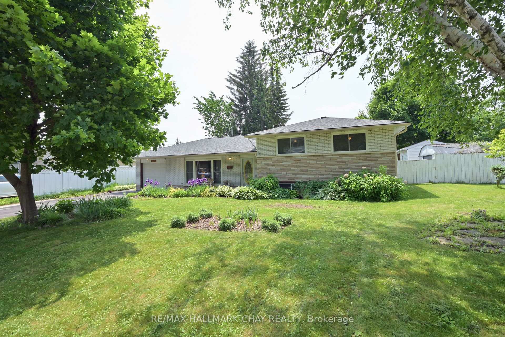 Photo 1 of 17 Elm Street, New Tecumseth, Alliston — HOMEH