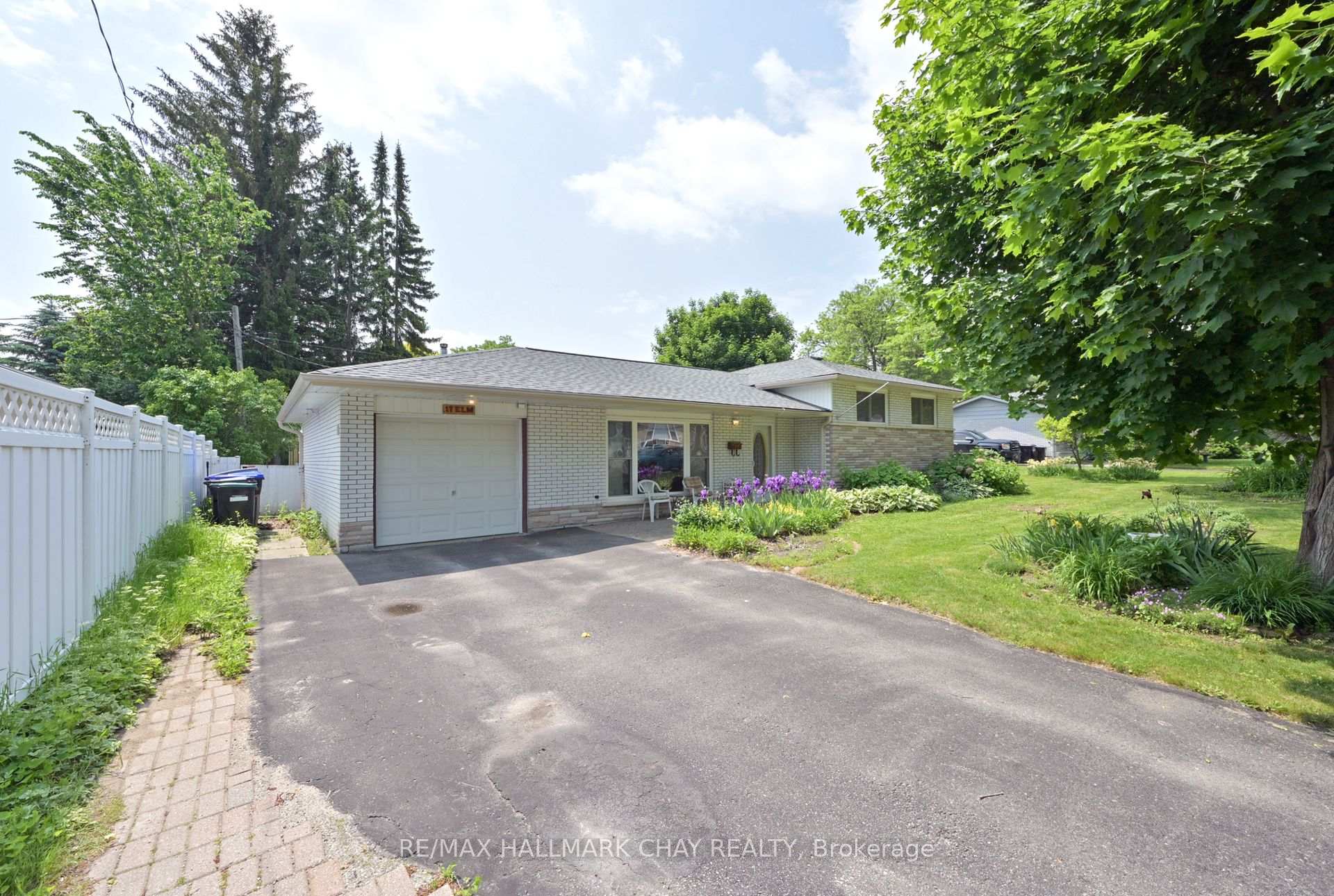 Photo 2 of 17 Elm Street, New Tecumseth, Alliston — HOMEH