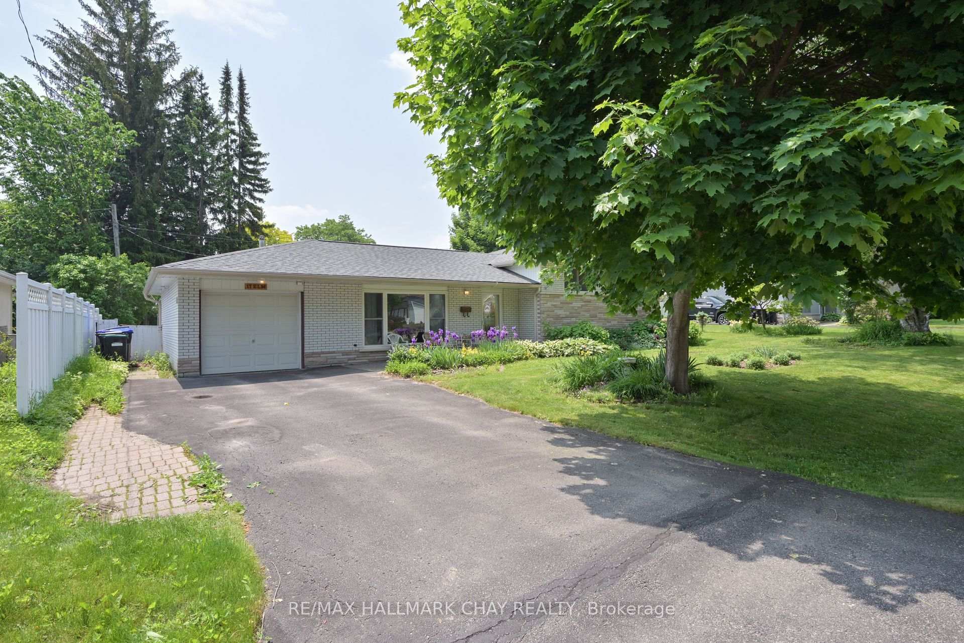 Photo 3 of 17 Elm Street, New Tecumseth, Alliston — HOMEH