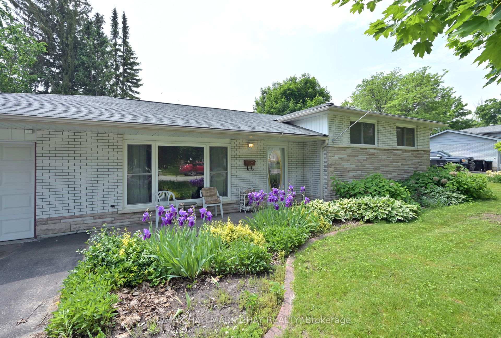 Photo 4 of 17 Elm Street, New Tecumseth, Alliston — HOMEH