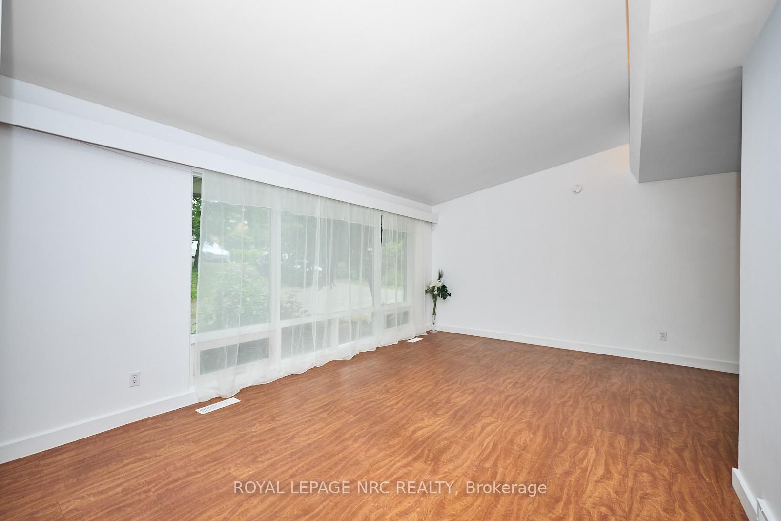 Photo 5 of 1295 Pelham Street, Pelham, Fonthill — HOMEH