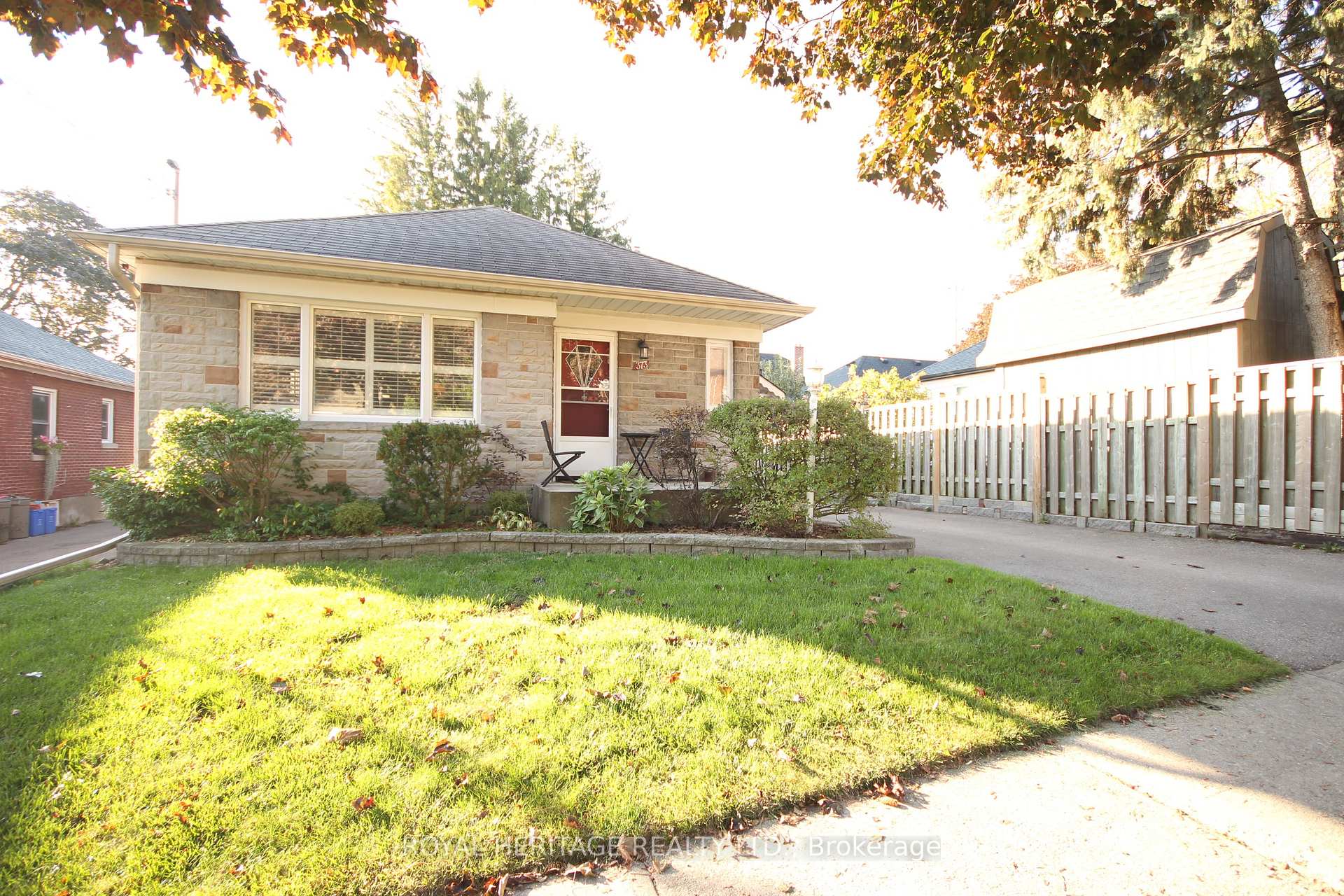 Photo 2 of 373 Colborne Street E, Oshawa, O'Neill — HOMEH