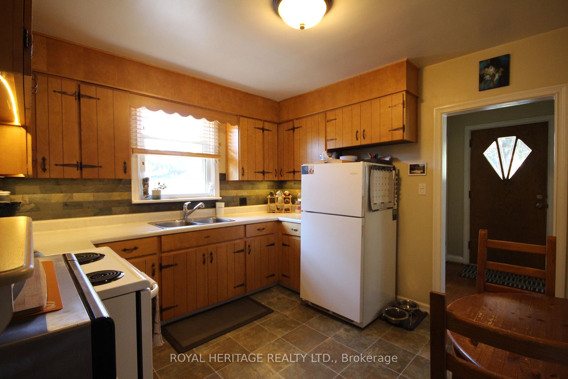 Photo 13 of 373 Colborne Street E, Oshawa, O'Neill — HOMEH