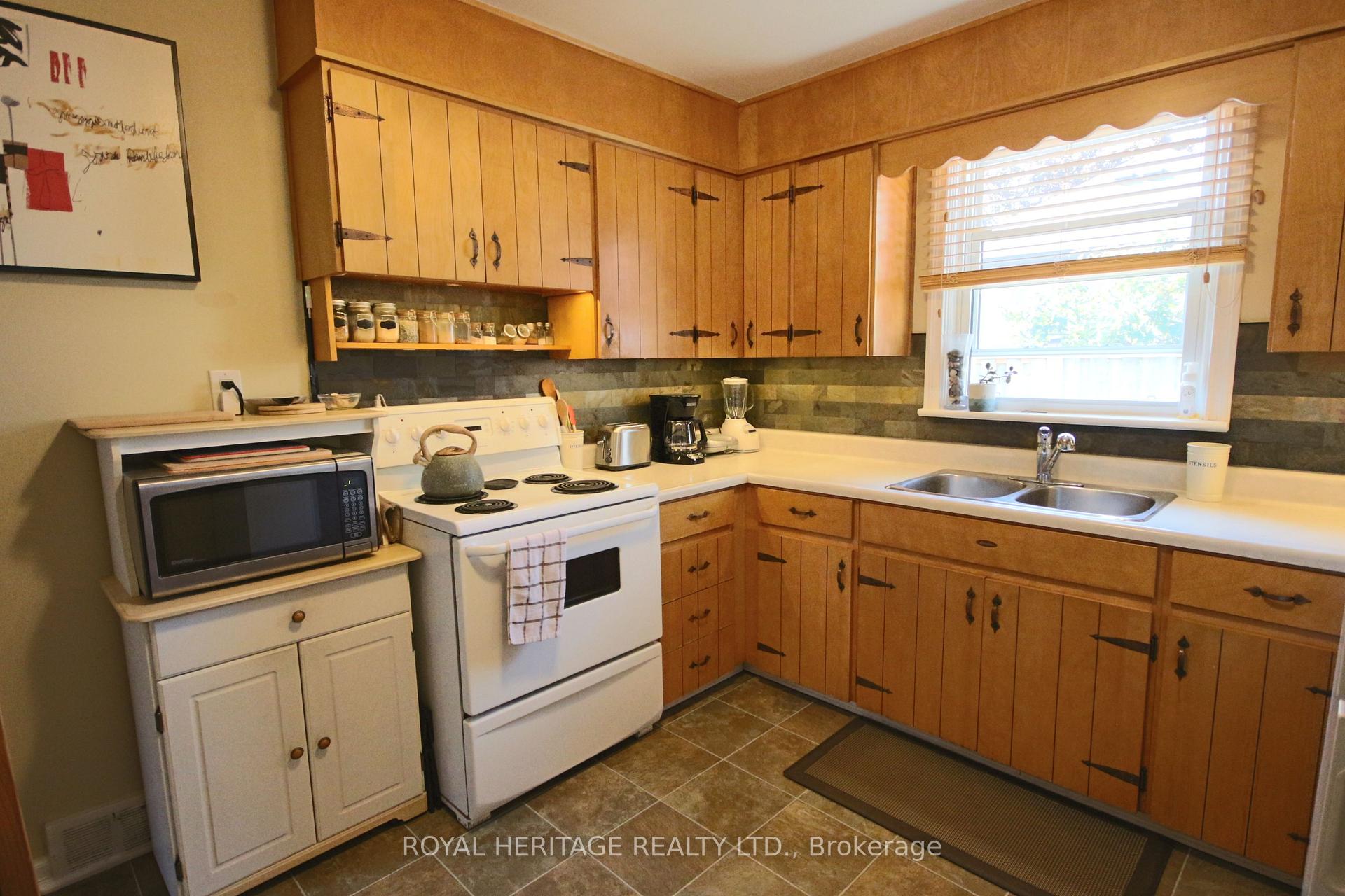 Photo 14 of 373 Colborne Street E, Oshawa, O'Neill — HOMEH