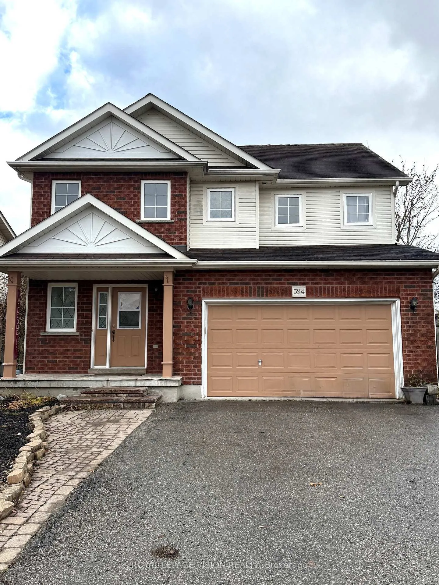 Photo 1 of 594 Flagstone Court, Oshawa, Samac — HOMEH