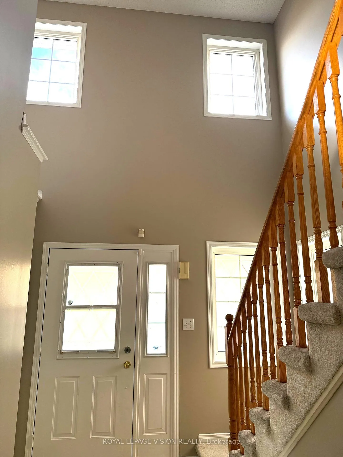Photo 6 of 594 Flagstone Court, Oshawa, Samac — HOMEH