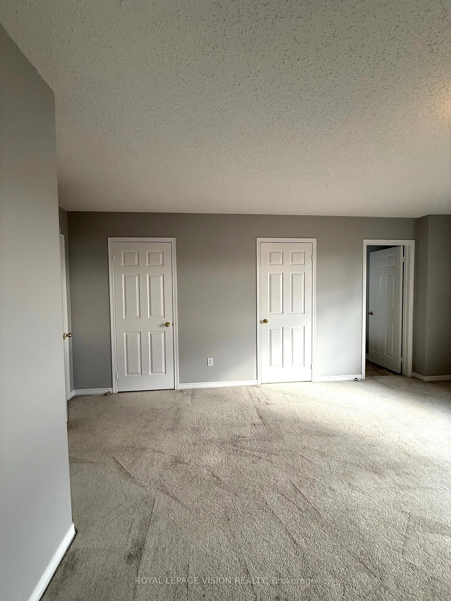 Photo 15 of 594 Flagstone Court, Oshawa, Samac — HOMEH